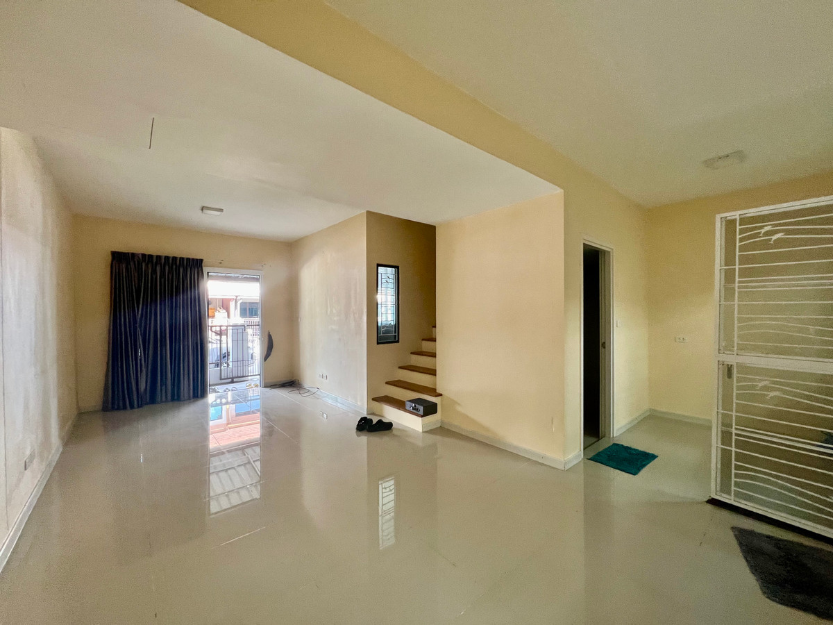 For SaleTownhomePattanakan, Srinakarin : For Sale: 2-Storey Townhome at Pruksa Ville 73 Pattanakarn 38 | Balinese-Modern Design | Near Airport Rail Link Huamak & BTS On Nut