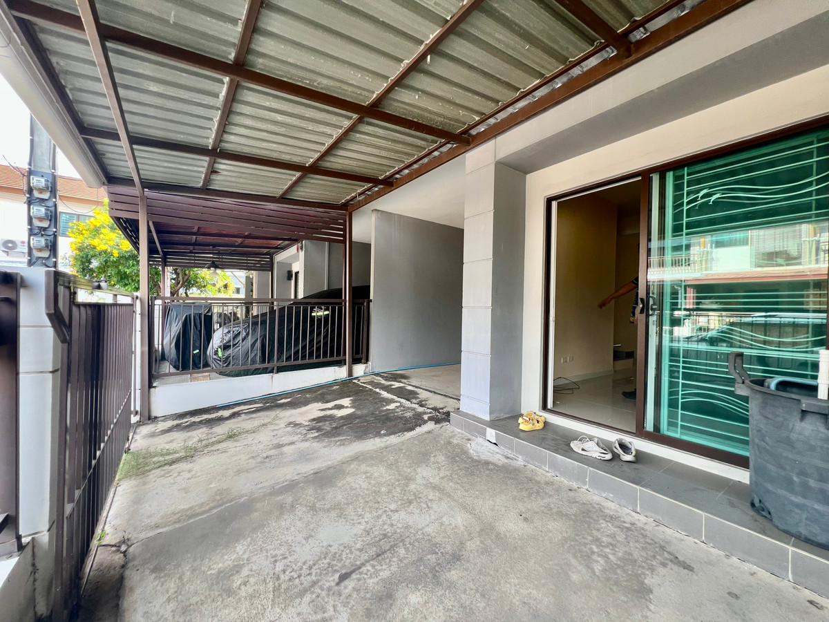 For SaleTownhomePattanakan, Srinakarin : For Sale: 2-Storey Townhome at Pruksa Ville 73 Pattanakarn 38 | Balinese-Modern Design | Near Airport Rail Link Huamak & BTS On Nut