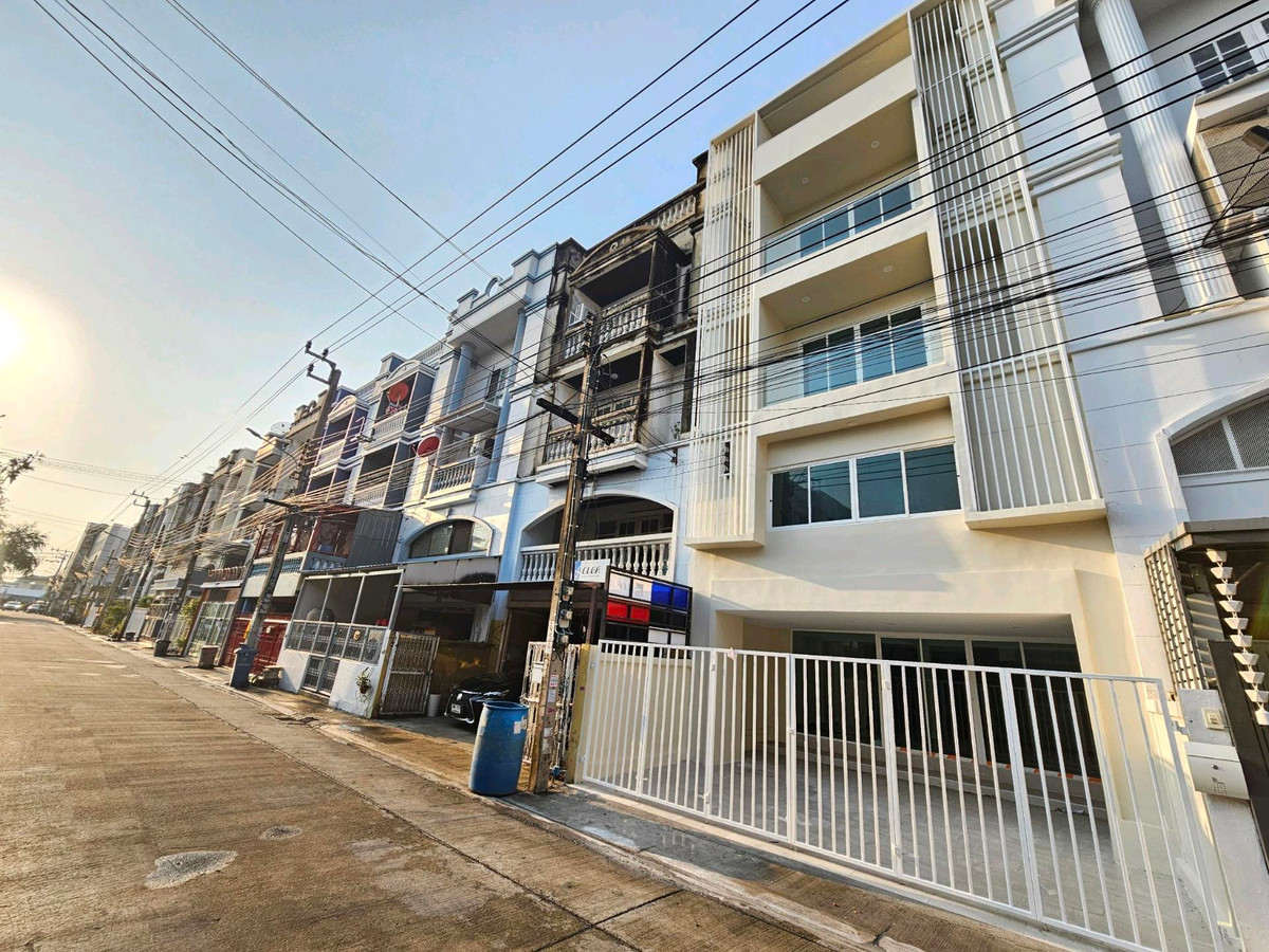 For SaleHome OfficeChokchai 4, Ladprao 71, Ladprao 48, : For sale cheap 🎉 4-story home office, Nakniwat 22, newly decorated, beautiful, ready to move in, 4 bedrooms, 3 bathrooms, 28 sq m, near 7-11 market, very good location ☎️ 094-429-7915 (Ple)