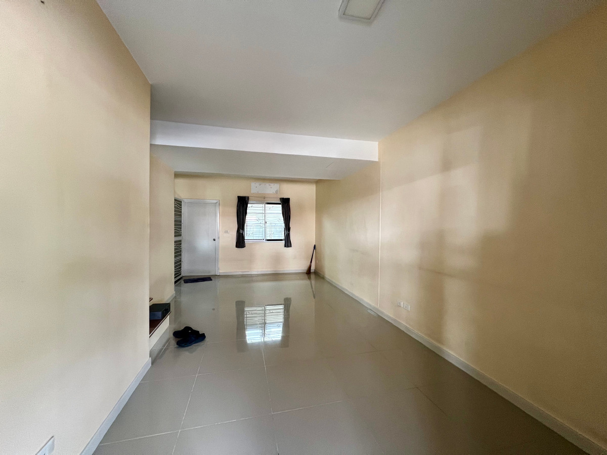 For SaleTownhomePattanakan, Srinakarin : For Sale: 2-Storey Townhome at Pruksa Ville 73 Pattanakarn 38 | Balinese-Modern Design | Near Airport Rail Link Huamak & BTS On Nut