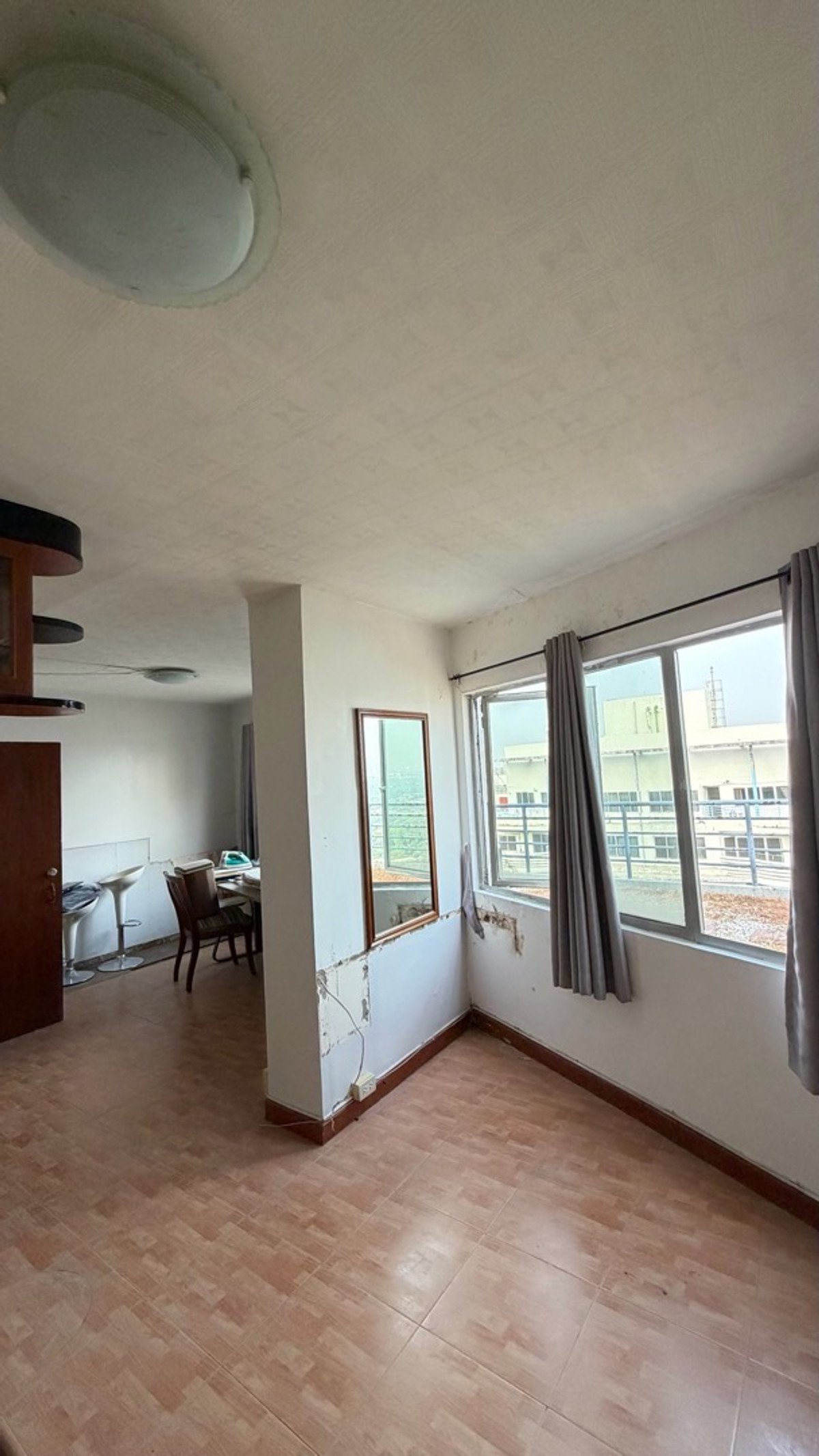 ขายคอนโดพระราม 3 สาธุประดิษฐ์ : SV City พระราม 3 อาคาร 7 ชั้น 26–27 ห้องสูง โปร่ง โล่ง ลมดี หันทิศตะวันออก รับแดดเช้าอ่อน ๆ ไม่ร้อนบ่าย พื้นที่ใช้สอย 179.64 ตร.ม.