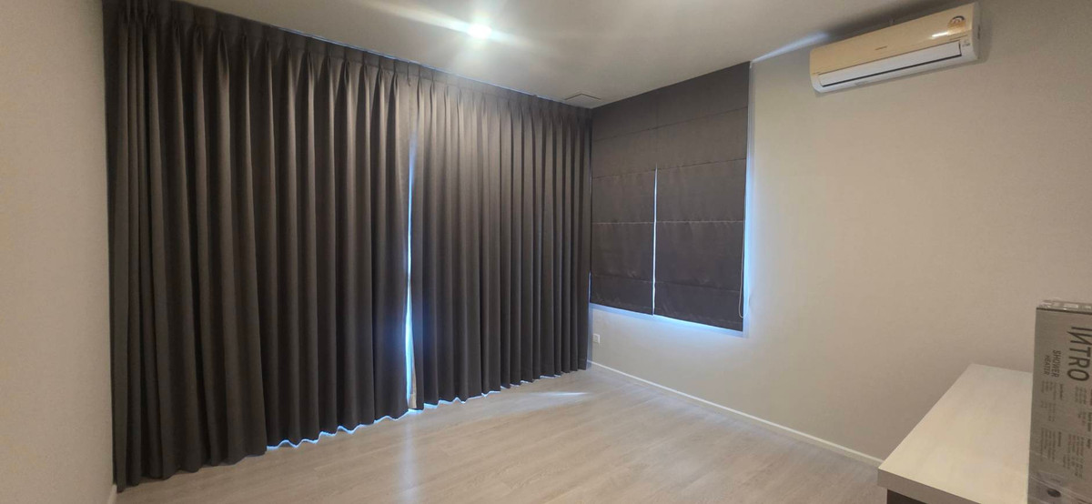 ขายบ้านลาดกระบัง สุวรรณภูมิ : ขายถูกมาก บ้านหลังมุม มัณฑนา2 มอเตอร์เวย์ - กรุงเทพกรีฑาตัดใหม่ ลาดกระบัง สุวรรณภูมิ ต้นโครงการ หน้าบ้านไม่ชนกับใคร 