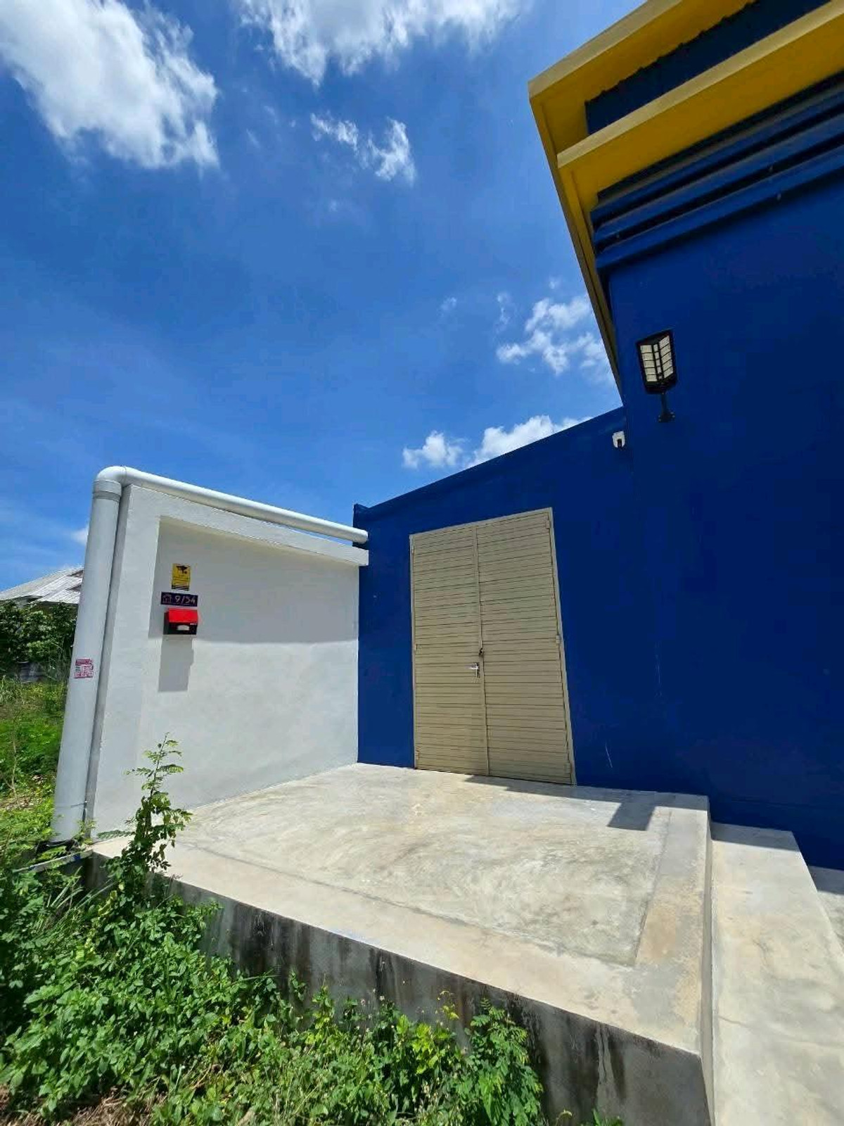 For RentWarehousePhutthamonthon, Salaya : 🏭Warehouse for rent with 2-story office + residence | Line 2 Bangkok | 405 sq m | 3-phase power | Electric door