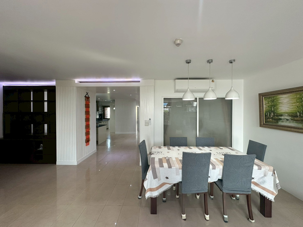 For RentCondoOnnut, Udomsuk : Condo for rent, Baan Ananda, Sukhumvit-Ekkamai area, 2 bedrooms, 152 sq m, near BTS Ekkamai-Thonglor.