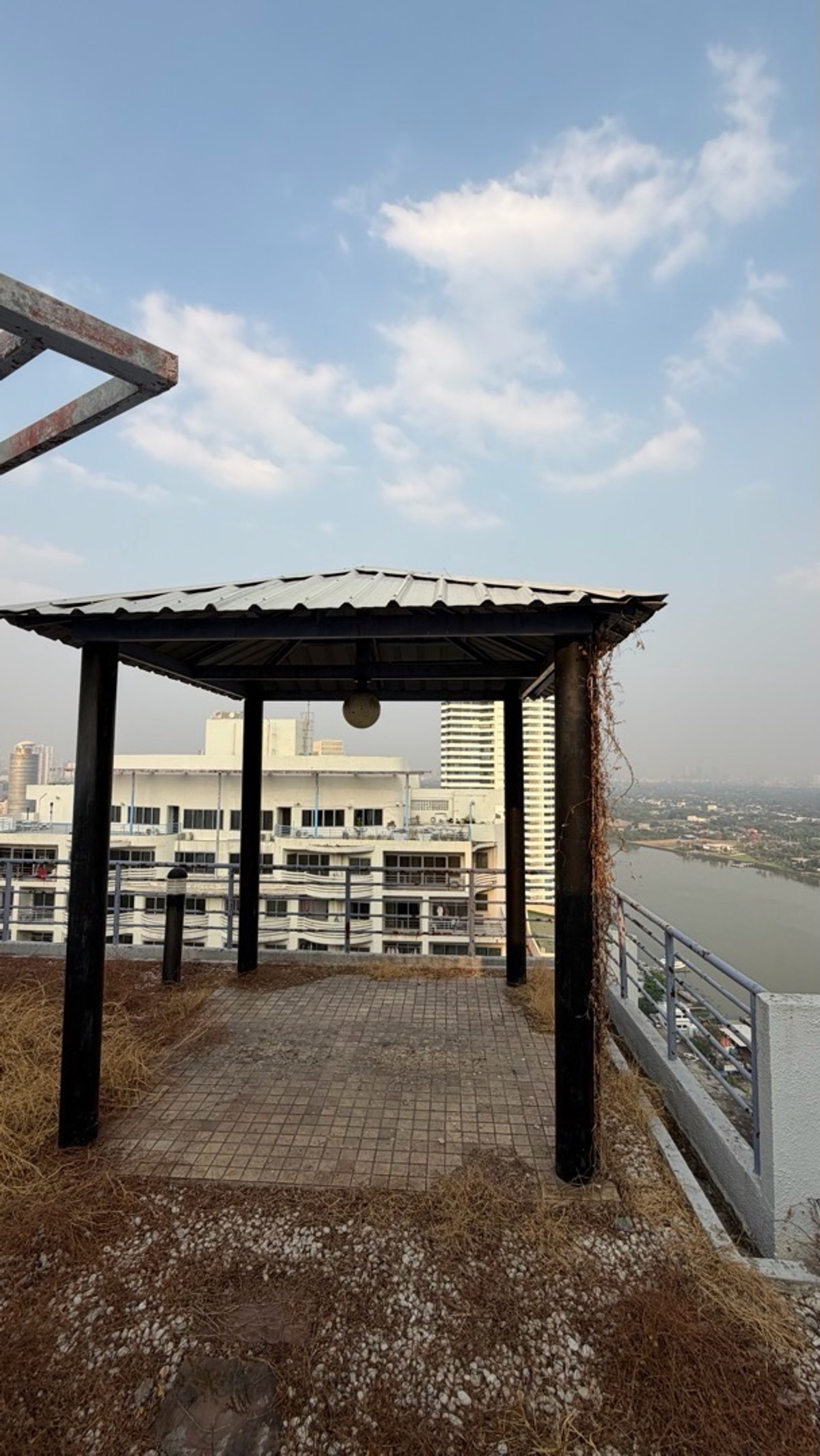 ขายคอนโดพระราม 3 สาธุประดิษฐ์ : SV City พระราม 3 อาคาร 7 ชั้น 26–27 ห้องสูง โปร่ง โล่ง ลมดี หันทิศตะวันออก รับแดดเช้าอ่อน ๆ ไม่ร้อนบ่าย พื้นที่ใช้สอย 179.64 ตร.ม.