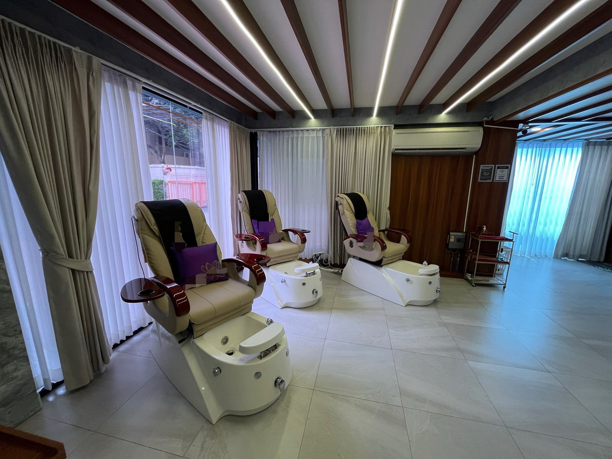 เซ้งร้านค้า/ตลาดนัดสุขุมวิท อโศก ทองหล่อ : เซ้งกิจการ พรีเมี่ยม สปา สุดหรู เอกมัย สุขุมวิท 63 ที่จอดรถ 3-4 คัน ห้องนวด เตียงนวด สระผมเวียดนาม สปา อโรมา ขัดผิว คุ้มมาก ตกแต่งเกือบ 5 ล้านบาท