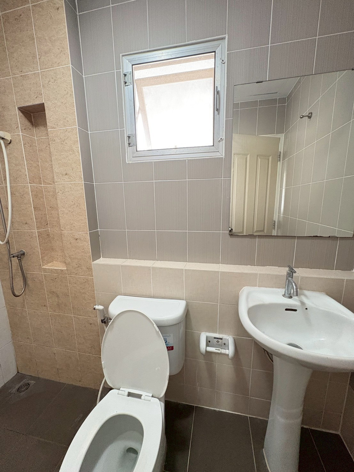 For SaleSriracha Laem Chabang Ban Bueng : Life @ Banglamung / 3 bedrooms (for sale), Life @ Banglamung / 3 Bedrooms (FOR SALE) BEWN098