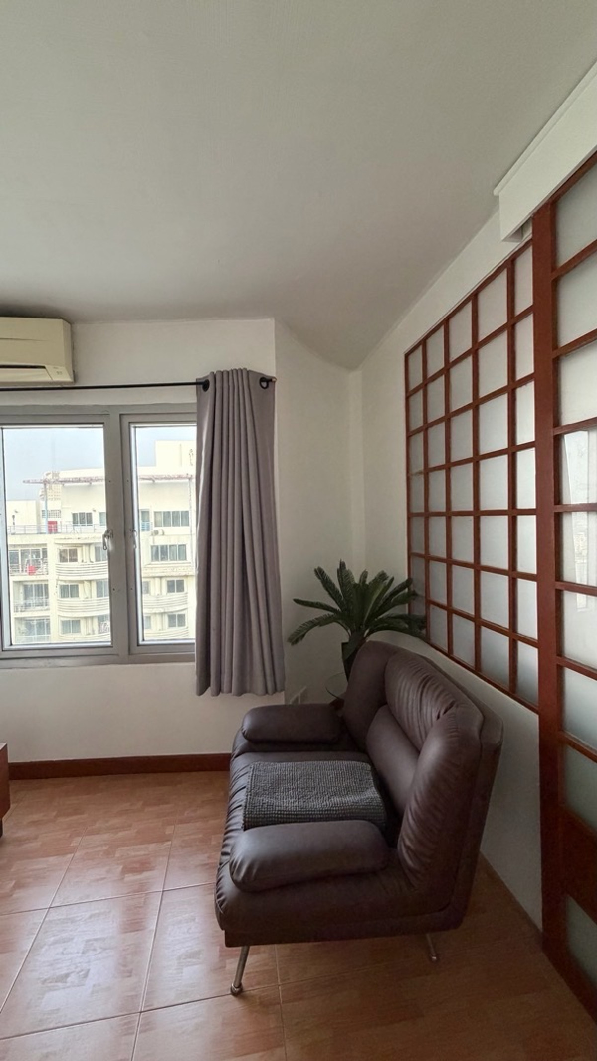 ขายคอนโดพระราม 3 สาธุประดิษฐ์ : SV City พระราม 3 อาคาร 7 ชั้น 26–27 ห้องสูง โปร่ง โล่ง ลมดี หันทิศตะวันออก รับแดดเช้าอ่อน ๆ ไม่ร้อนบ่าย พื้นที่ใช้สอย 179.64 ตร.ม.