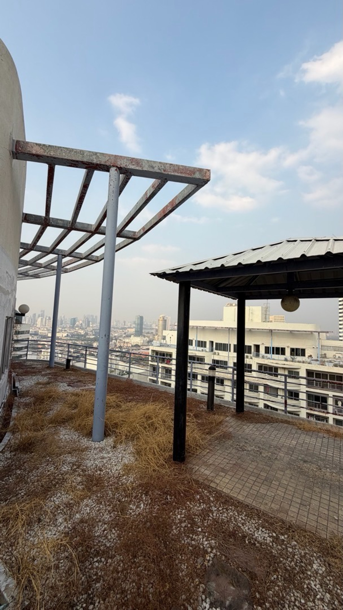 ขายคอนโดพระราม 3 สาธุประดิษฐ์ : SV City พระราม 3 อาคาร 7 ชั้น 26–27 ห้องสูง โปร่ง โล่ง ลมดี หันทิศตะวันออก รับแดดเช้าอ่อน ๆ ไม่ร้อนบ่าย พื้นที่ใช้สอย 179.64 ตร.ม.