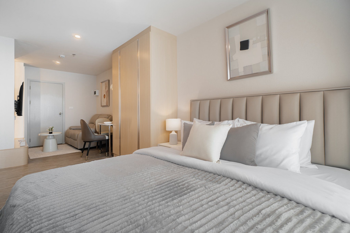 For RentCondoBangna, Bearing, Lasalle : For rent: Regent Home Bangna, corner room.