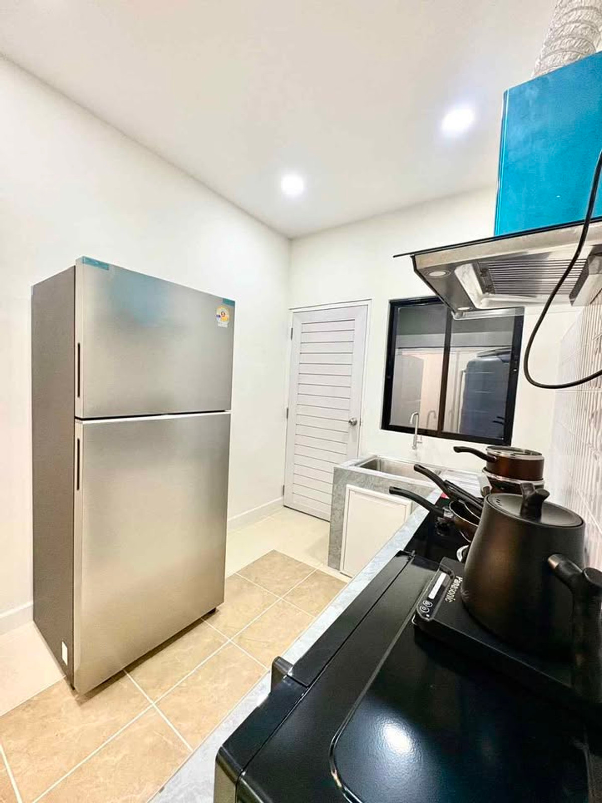 For RentHouseRatchadapisek, Huaikwang, Suttisan : Single house for rent in Huai Khwang area. Fully furnished, ready to move in