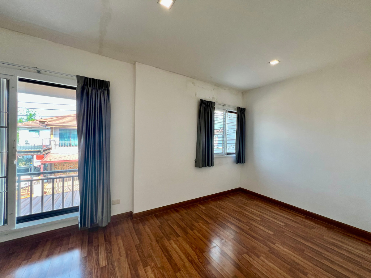 For SaleTownhomePattanakan, Srinakarin : For Sale: 2-Storey Townhome at Pruksa Ville 73 Pattanakarn 38 | Balinese-Modern Design | Near Airport Rail Link Huamak & BTS On Nut