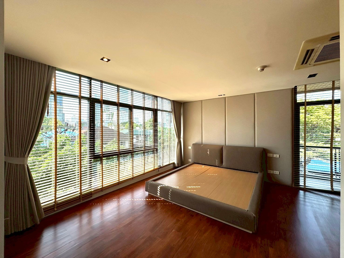 For RentCondoOnnut, Udomsuk : Condo for rent, Baan Ananda, Ekkamai area, near BTS Ekkamai, near Major Cineplex Ekkamai.