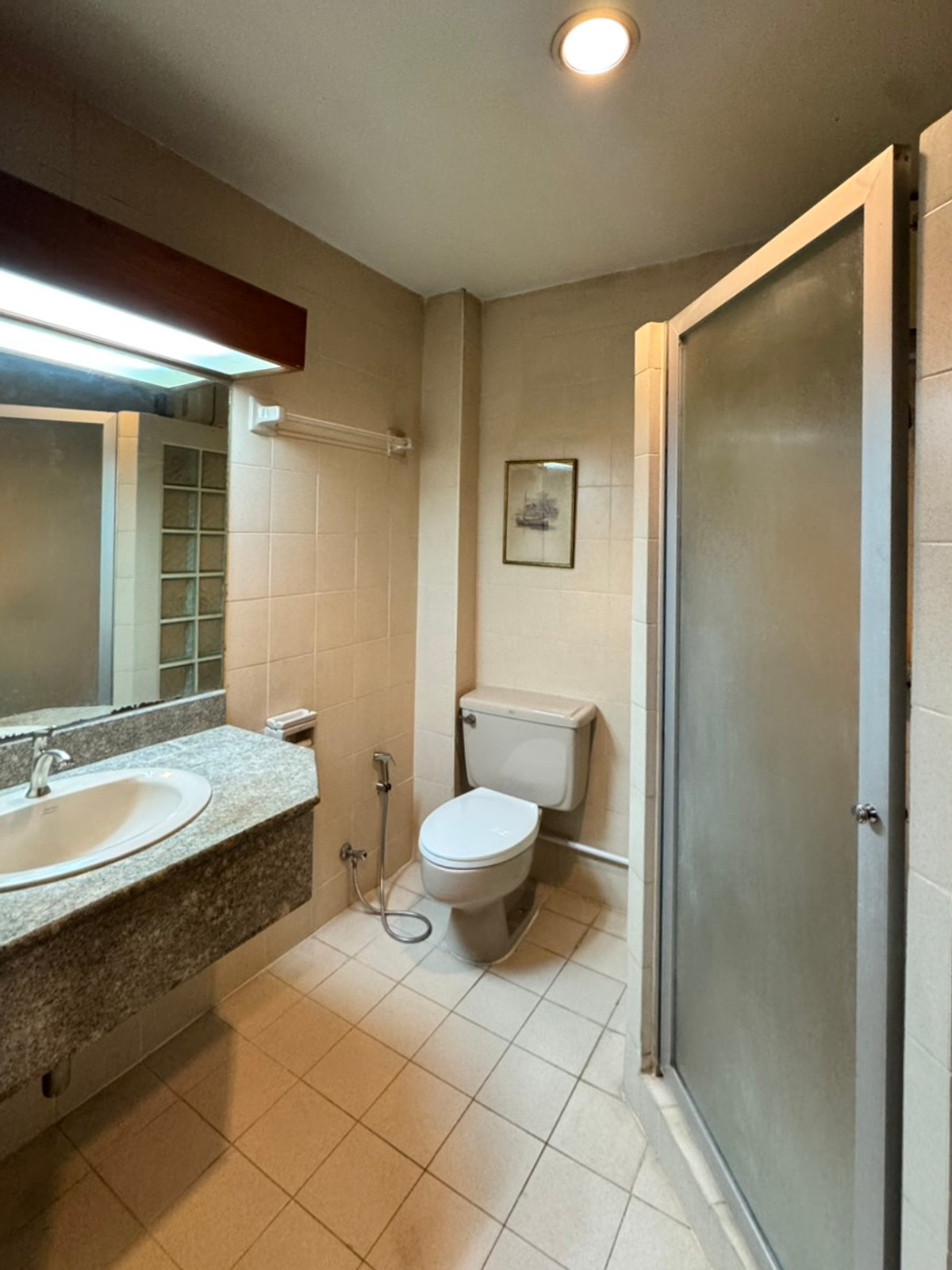 For RentTownhomeSukhumvit, Asoke, Thonglor : For rent, 4-story townhome, Thonglor Soi 7, usable area approximately 400 sq m. • Land 36 square wah • 6 bedrooms / office room • 4 bathrooms