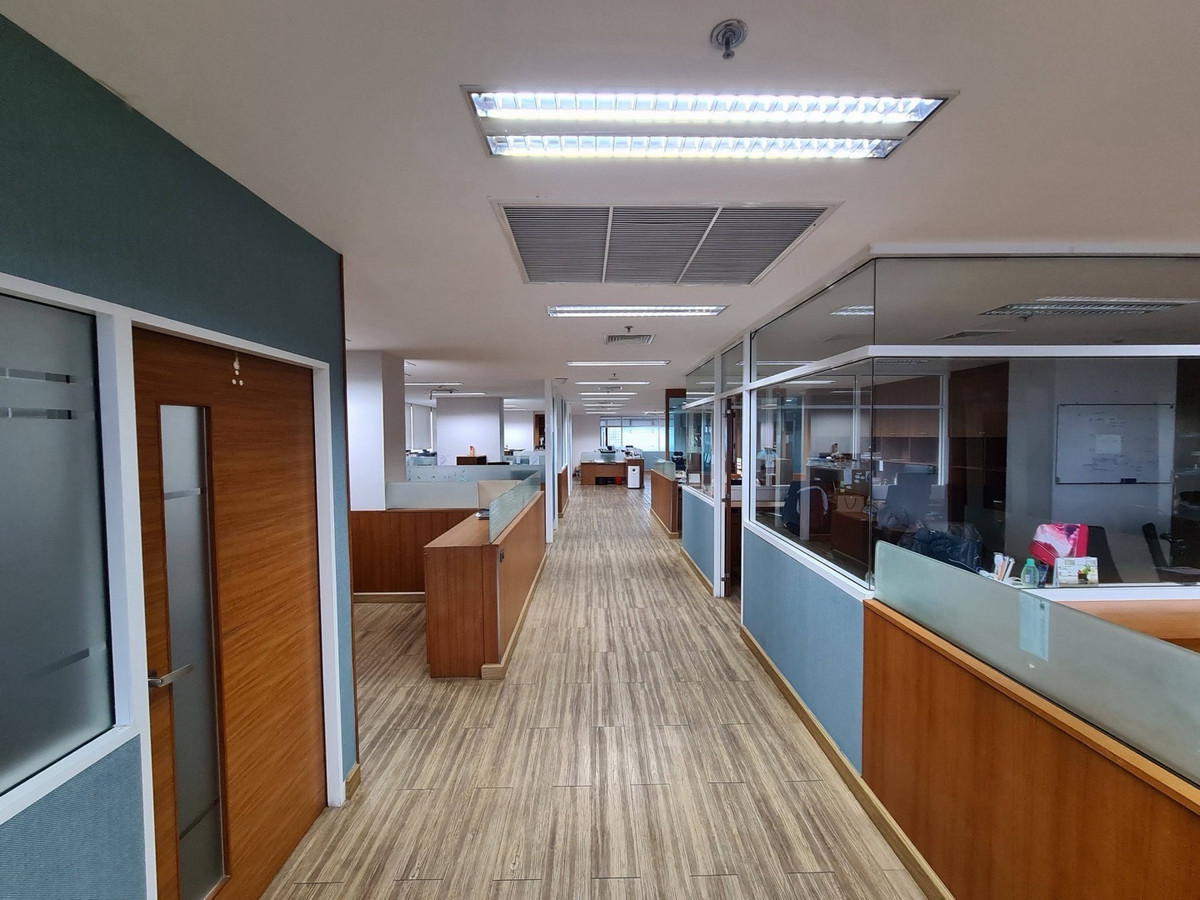 ให้เช่าสำนักงานสุขุมวิท อโศก ทองหล่อ : ให้เช่าพื้นที่สำนักงาน SSP Tower 1 ขนาด 420 ตร.ม ทำเลเอกมัย เขตวัฒนา ใกล้ BTS เอกมัย เหมาะสำหรับสำนักงาน
