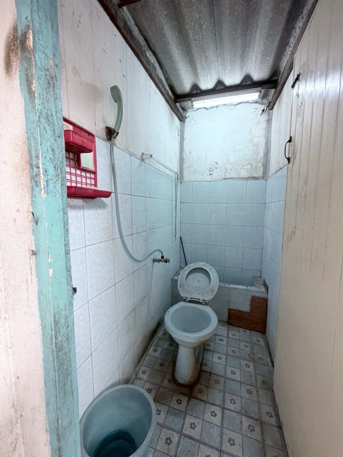 For SaleShop HouseRathburana, Suksawat : 🏢 2-Storey Commercial Building for Sale – Opposite Pracha Uthit 90 Market (Soi NP)