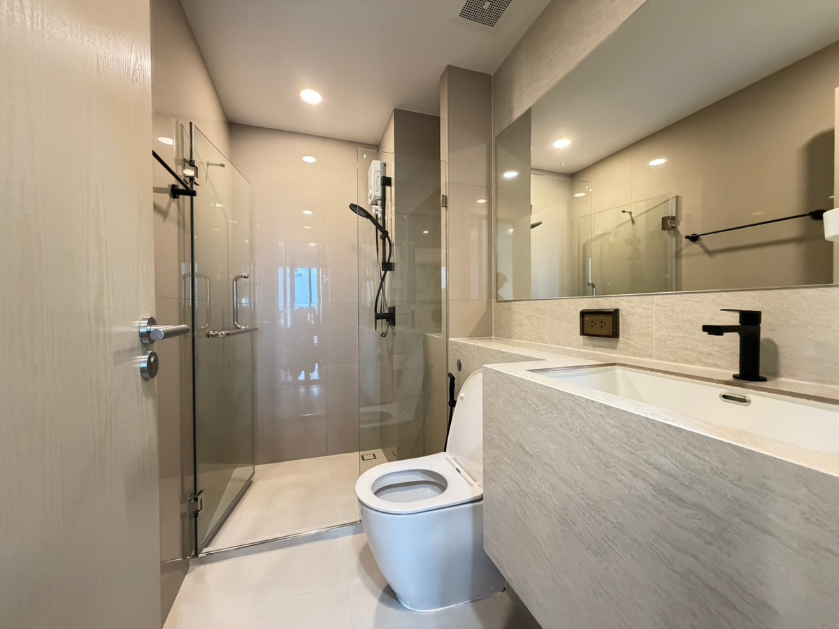 For RentCondoPinklao, Charansanitwong : New Condo for Rent | Triple Station Access 🚆 1BR 25 Sq.m. | Only 12,000 THB/Month