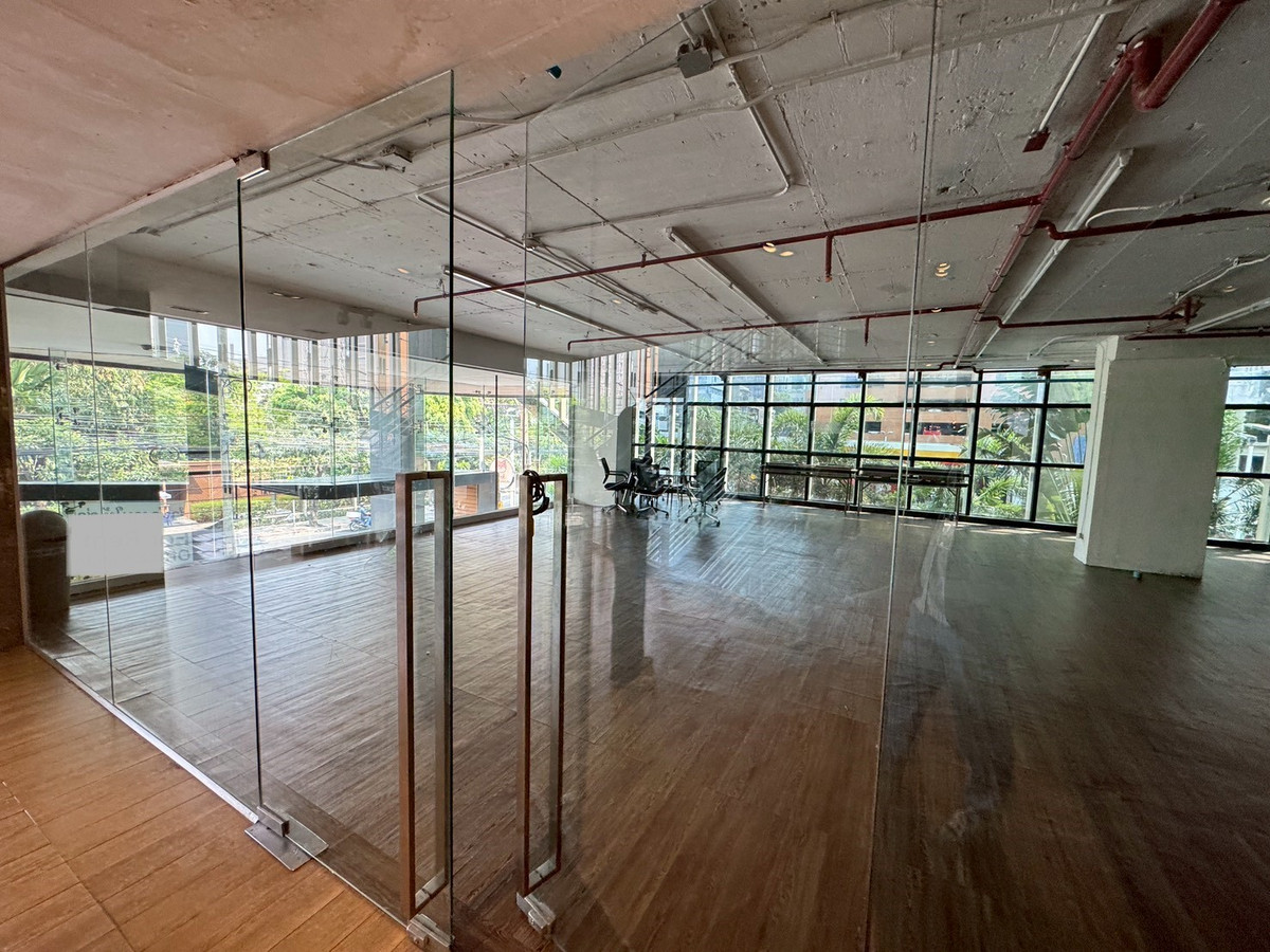 ให้เช่าร้านค้า/ตลาดนัดสุขุมวิท อโศก ทองหล่อ : ร้านค้าริมถนน เหมาะทำธุรกิจทุกประเภท ทำเลเอกมัย ** NO CO-AGENT ** 