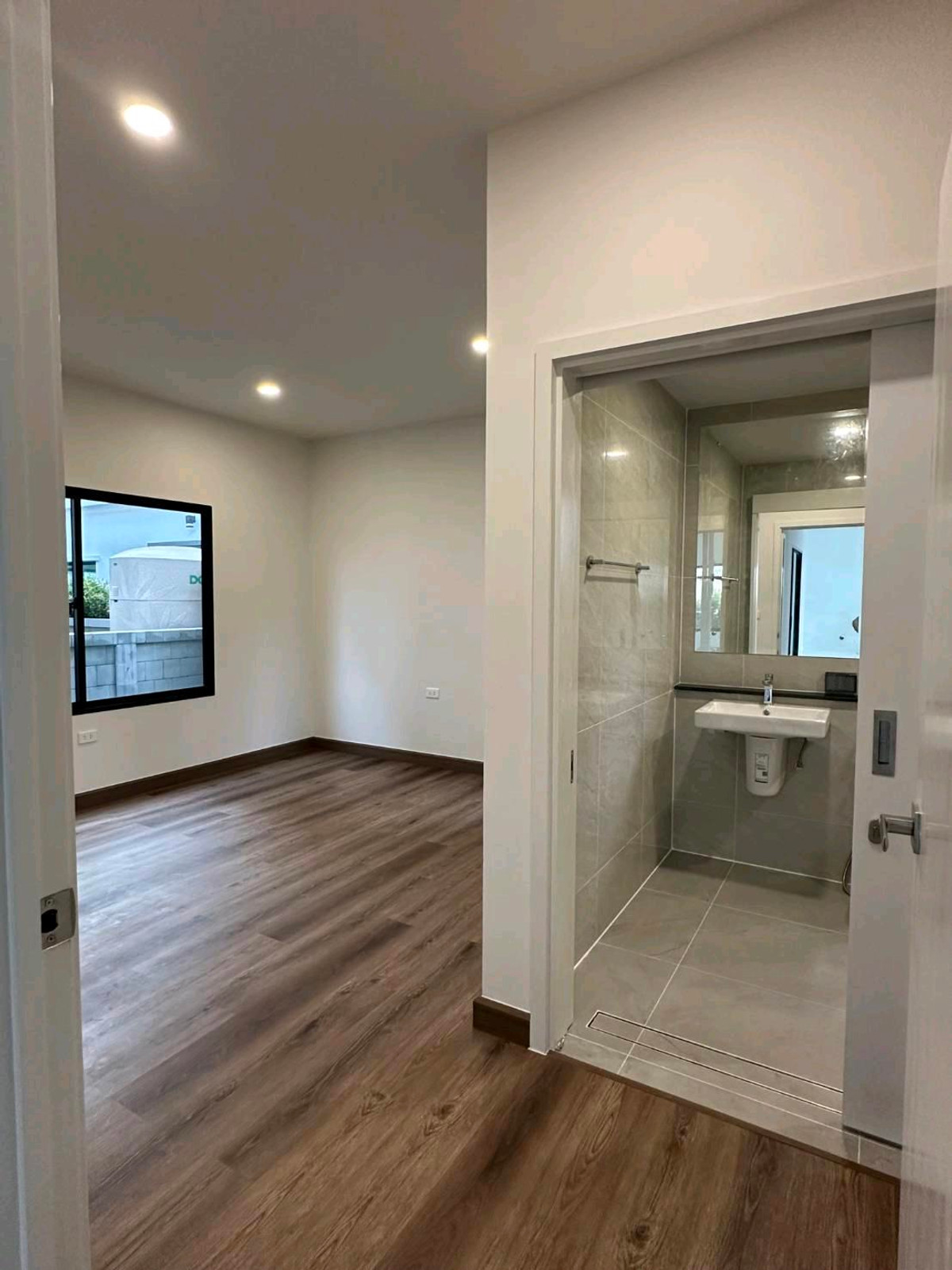 For SaleHouseBangna, Bearing, Lasalle : Single house for sale, corner plot, Soi Sriwaree, Long Yai, good price.