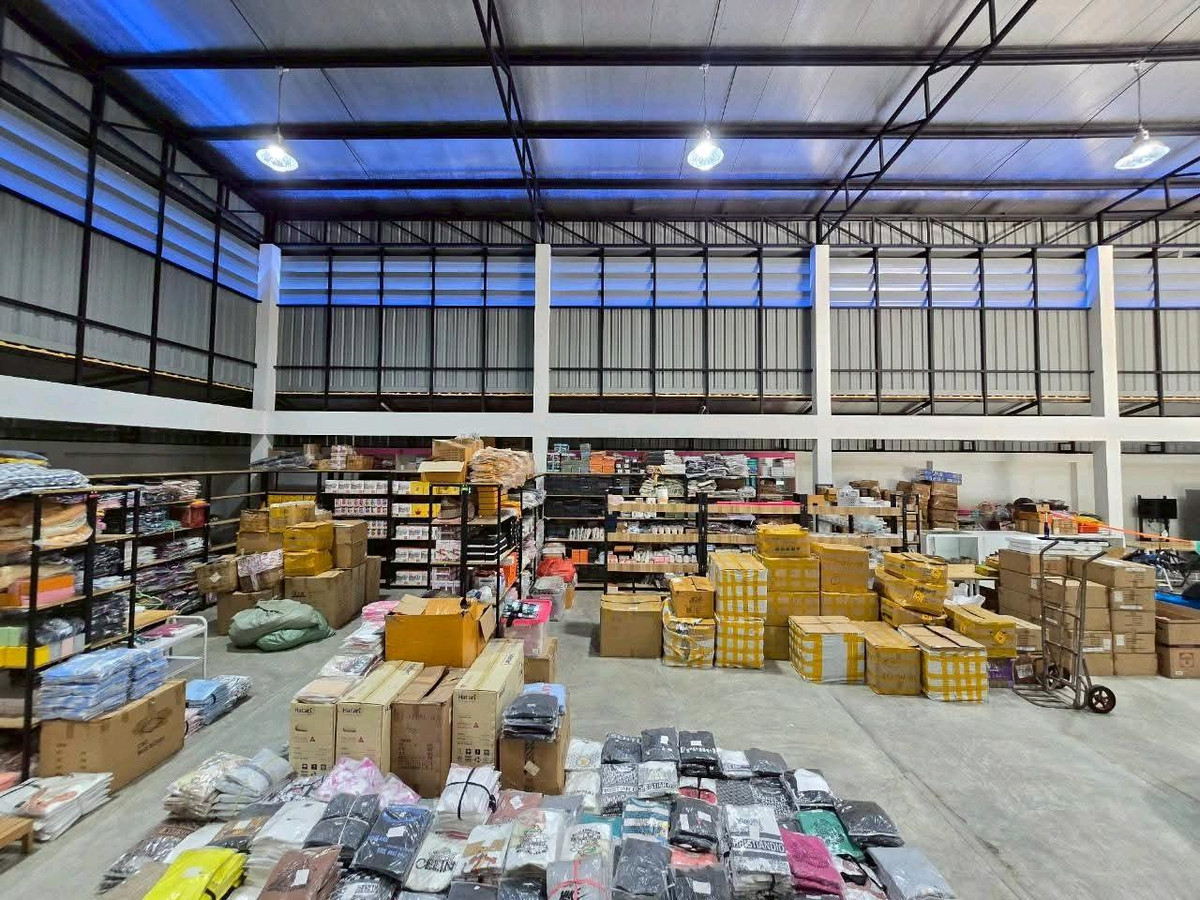 For RentWarehousePhutthamonthon, Salaya : 🏭Warehouse for rent with 2-story office + residence | Line 2 Bangkok | 405 sq m | 3-phase power | Electric door