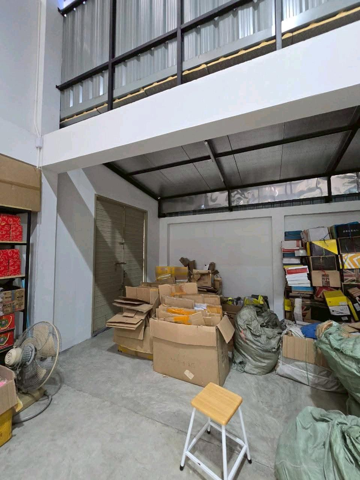 For RentWarehousePhutthamonthon, Salaya : 🏭Warehouse for rent with 2-story office + residence | Line 2 Bangkok | 405 sq m | 3-phase power | Electric door