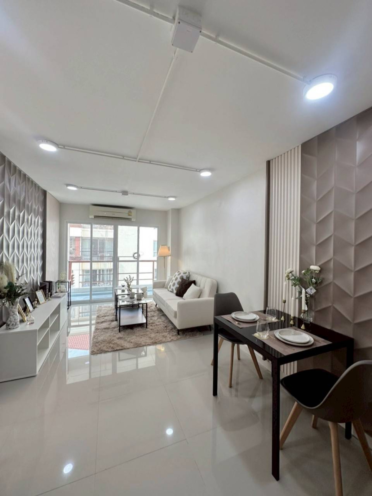 ขายคอนโดพระราม 9 เพชรบุรีตัดใหม่ RCA : ขายคอนโด  พรีเมียร์ เพลส พระราม 9 สวนหลวง เขต สวนหลวง กรุงเทพ CX-145987