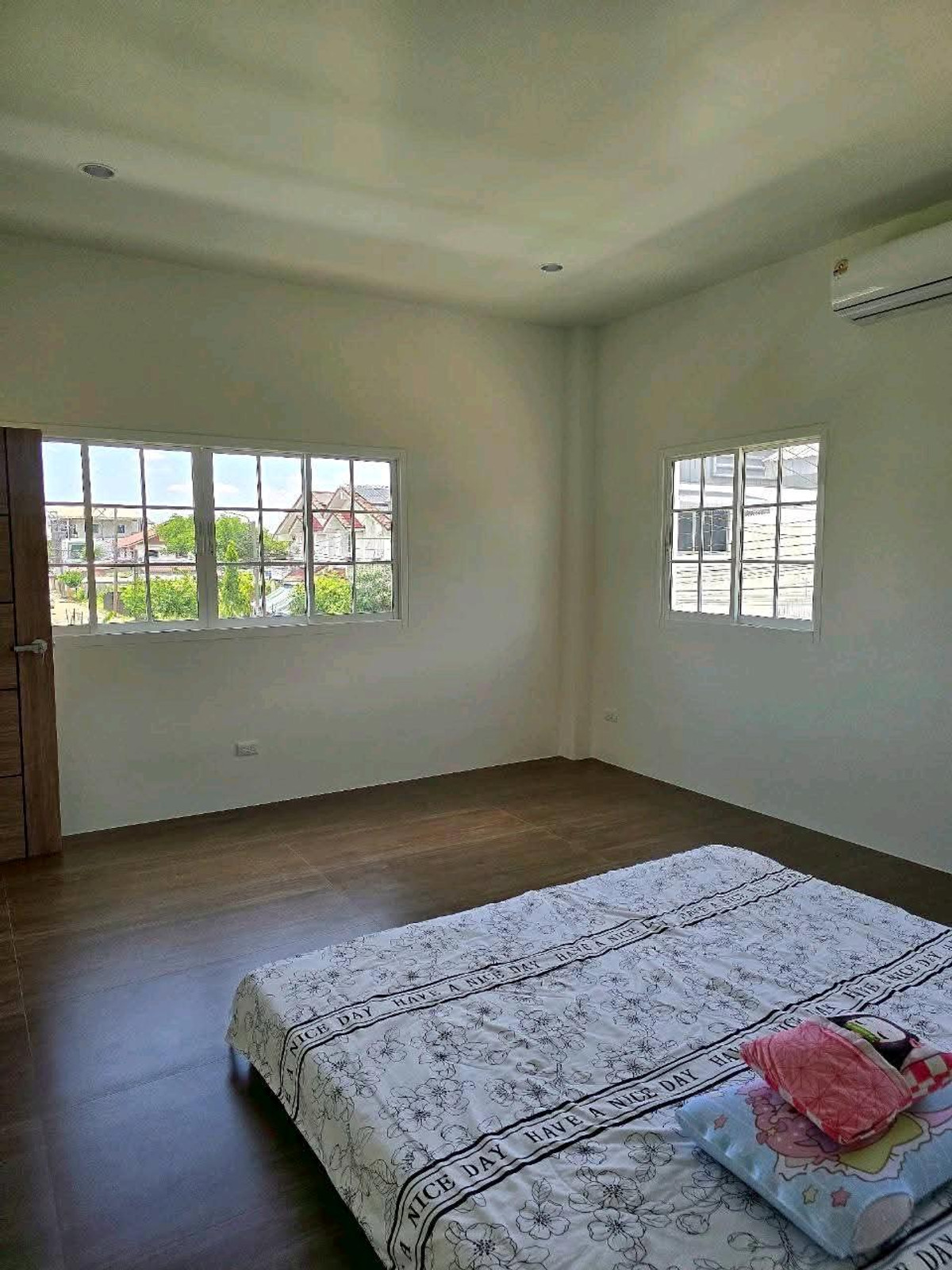 For RentWarehousePhutthamonthon, Salaya : 🏭Warehouse for rent with 2-story office + residence | Line 2 Bangkok | 405 sq m | 3-phase power | Electric door