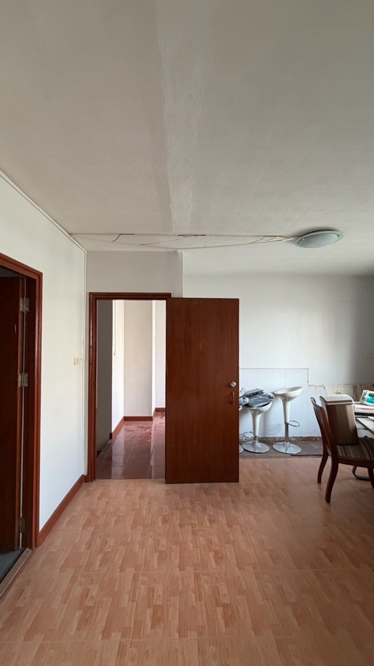 ขายคอนโดพระราม 3 สาธุประดิษฐ์ : SV City พระราม 3 อาคาร 7 ชั้น 26–27 ห้องสูง โปร่ง โล่ง ลมดี หันทิศตะวันออก รับแดดเช้าอ่อน ๆ ไม่ร้อนบ่าย พื้นที่ใช้สอย 179.64 ตร.ม.