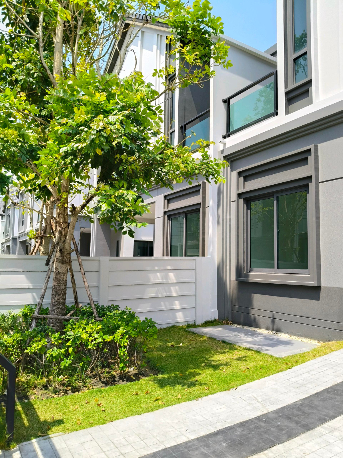 For SaleSamut Prakan,Samrong : Semi-detached house, detached house, King Kaew location, near Airport Link Lat Krabang.