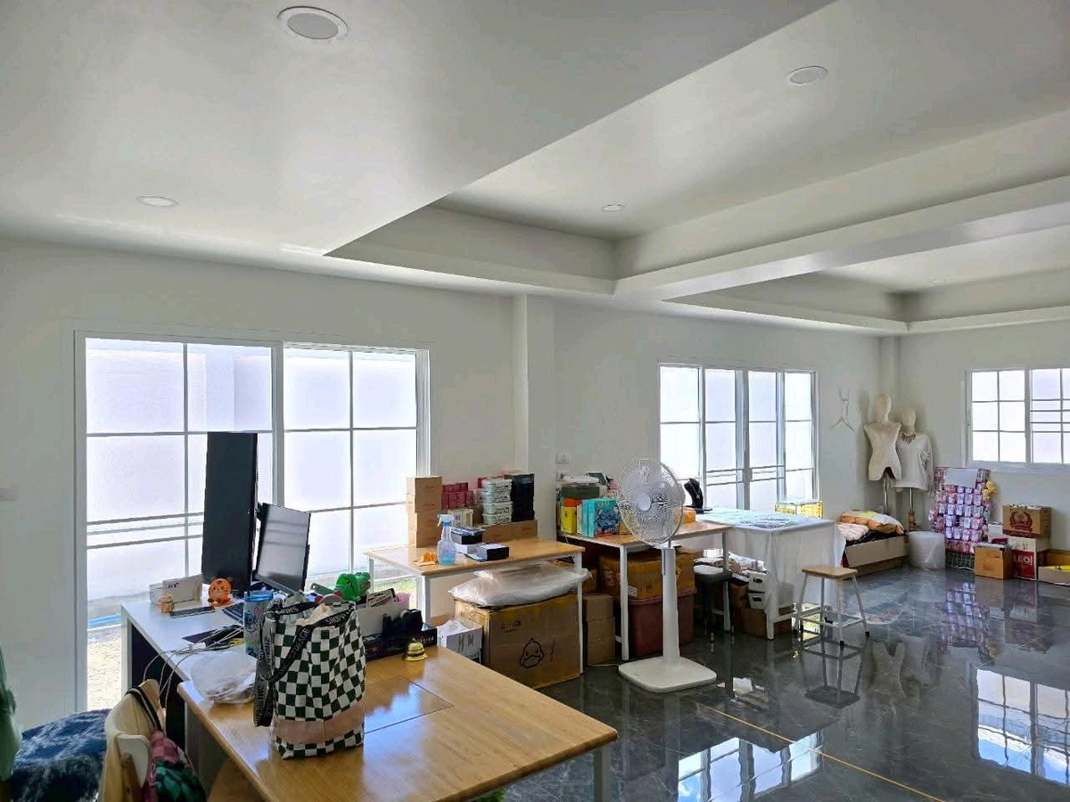 For RentWarehousePhutthamonthon, Salaya : 🏭Warehouse for rent with 2-story office + residence | Line 2 Bangkok | 405 sq m | 3-phase power | Electric door