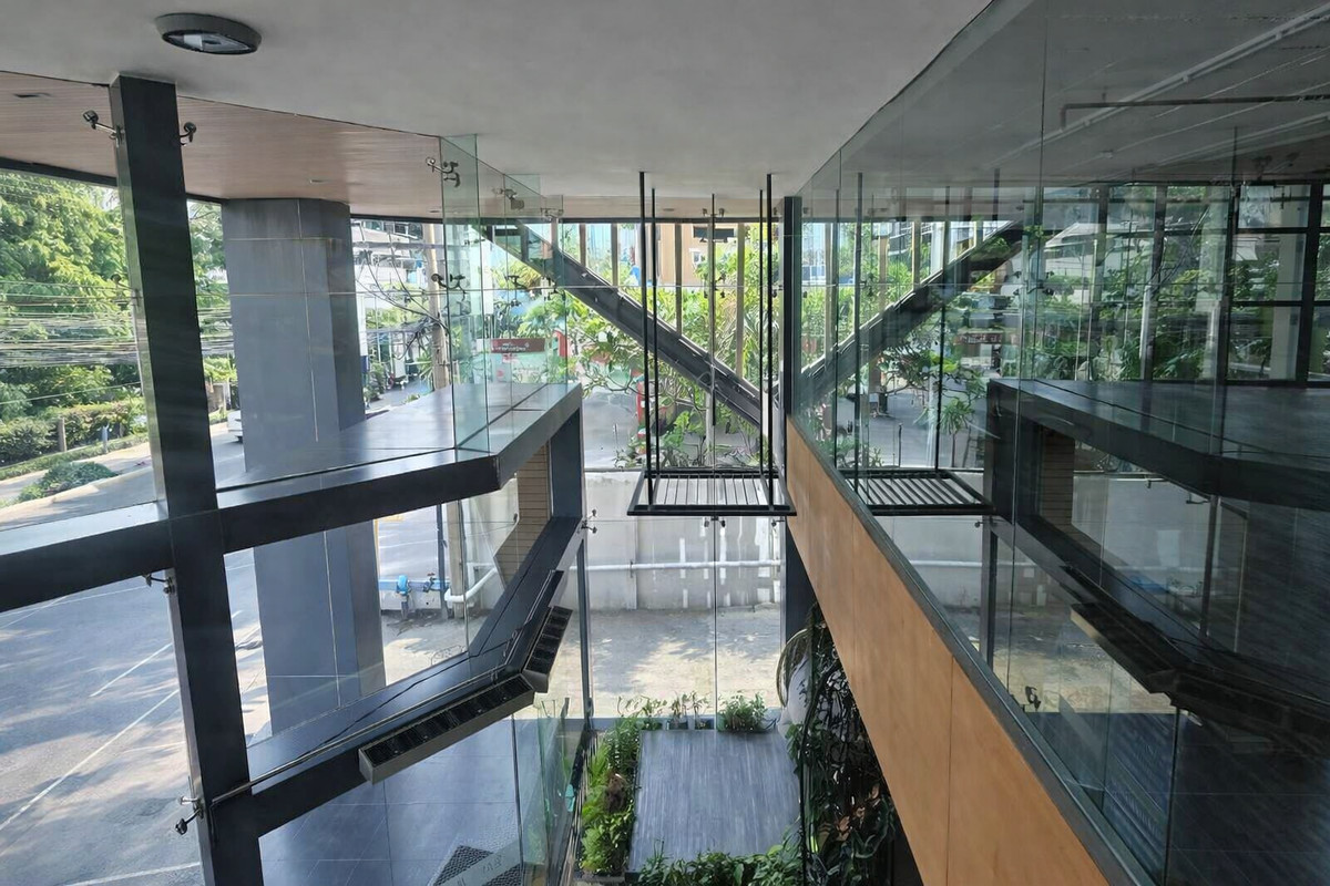 ให้เช่าร้านค้า/ตลาดนัดสุขุมวิท อโศก ทองหล่อ : ร้านค้าริมถนน เหมาะทำธุรกิจทุกประเภท ทำเลเอกมัย ** NO CO-AGENT ** 