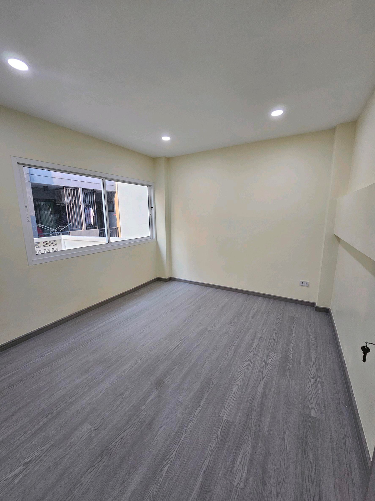 For SaleHome OfficeChokchai 4, Ladprao 71, Ladprao 48, : For sale cheap 🎉 4-story home office, Nakniwat 22, newly decorated, beautiful, ready to move in, 4 bedrooms, 3 bathrooms, 28 sq m, near 7-11 market, very good location ☎️ 094-429-7915 (Ple)