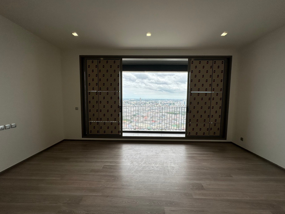 ขายคอนโดสาทร นราธิวาส :  High floor!!!!  Fully furnished 2 Bed 3 Baht  Tell 0962299444