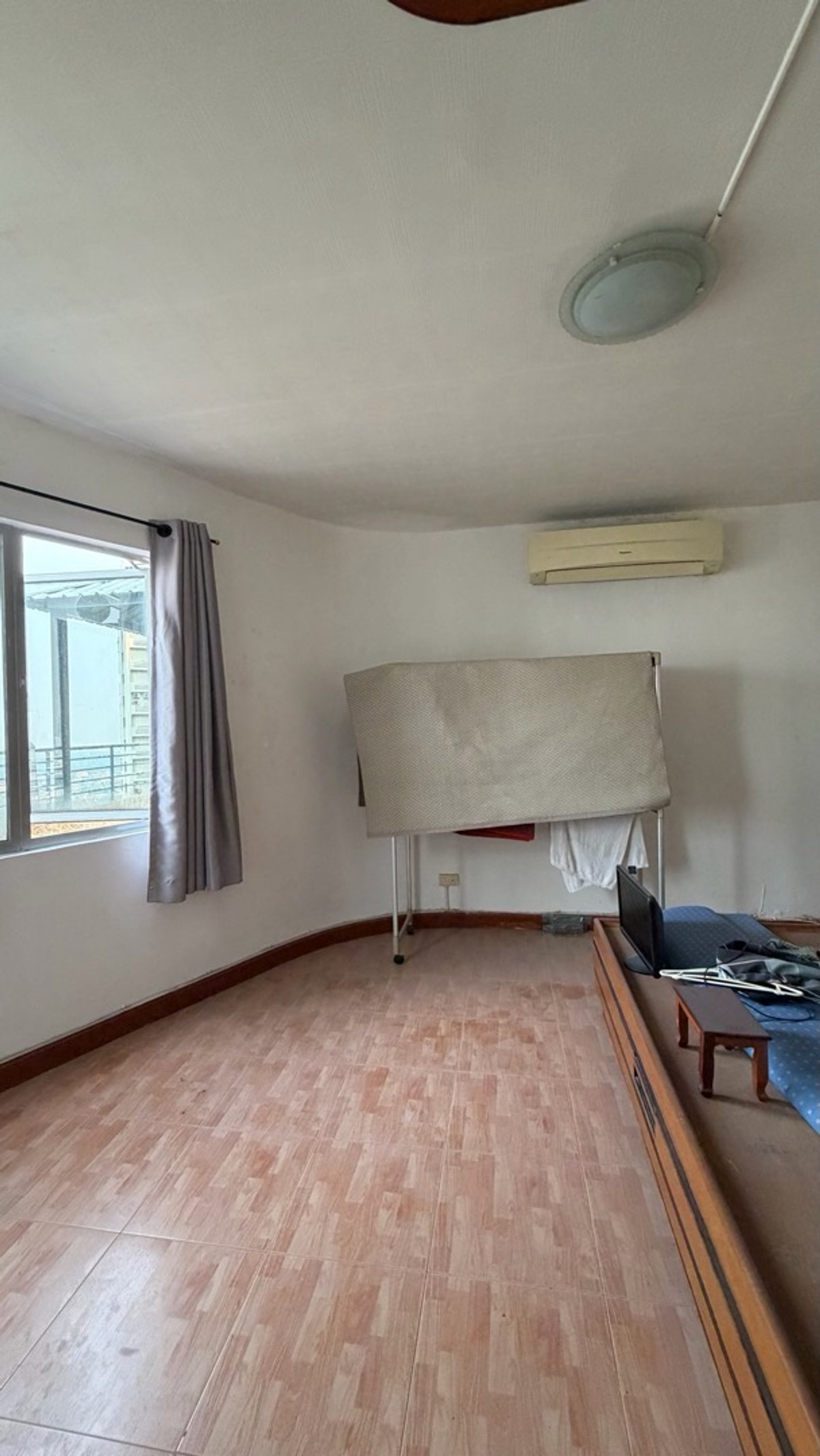 ขายคอนโดพระราม 3 สาธุประดิษฐ์ : SV City พระราม 3 อาคาร 7 ชั้น 26–27 ห้องสูง โปร่ง โล่ง ลมดี หันทิศตะวันออก รับแดดเช้าอ่อน ๆ ไม่ร้อนบ่าย พื้นที่ใช้สอย 179.64 ตร.ม.