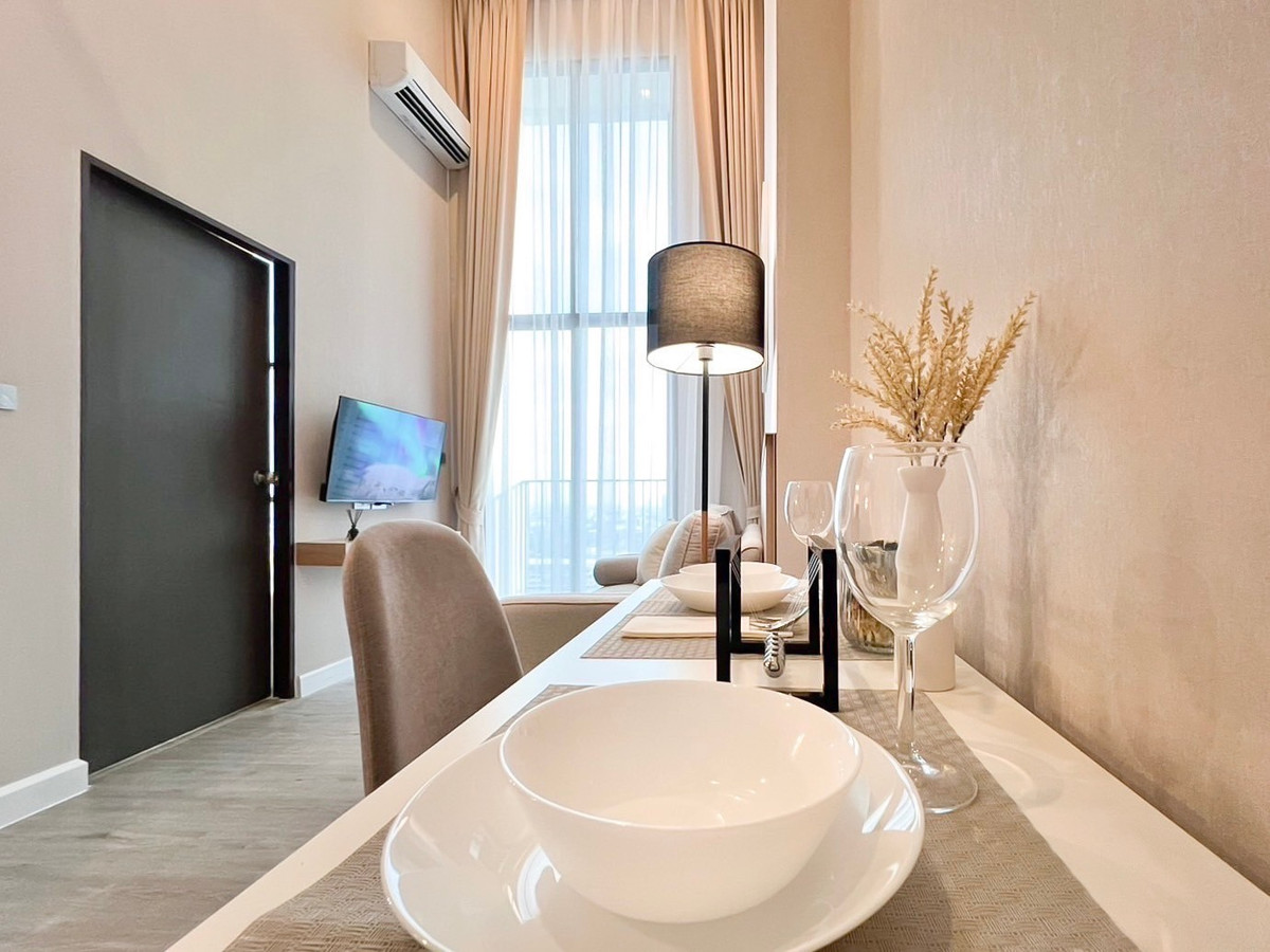 For RentCondoOnnut, Udomsuk : Condo for rent The Sky Sukhumvit Duplex room, beautiful, right on the cover, near Udomsuk BTS.