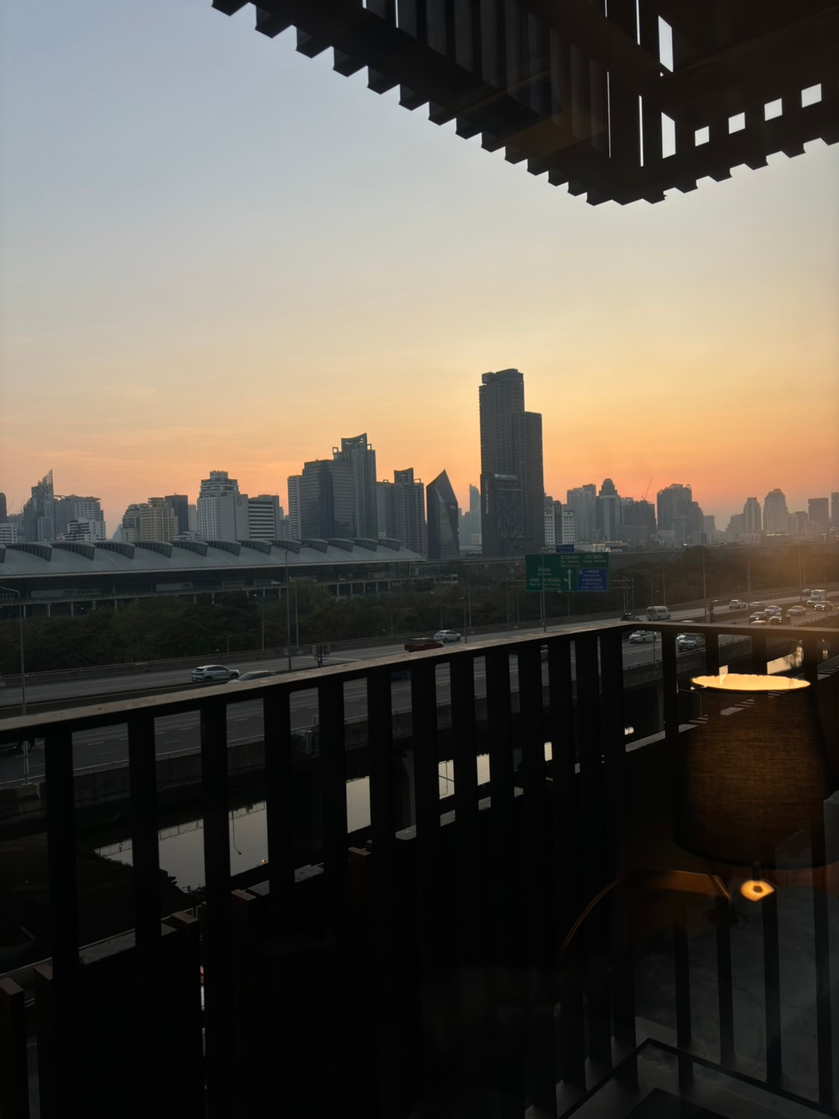 ให้เช่าคอนโดพระราม 9 เพชรบุรีตัดใหม่ RCA : ⚡️ราคาดีที่สุดห้องแต่งสวยวิวดี⚡️Life asoke hype 35 Sqm 1B1B🔥22,000 B เท่านั้น สนใจติดต่อนัดชม พัตเตอร์ 0928895628 🔥Line:plustor_ss