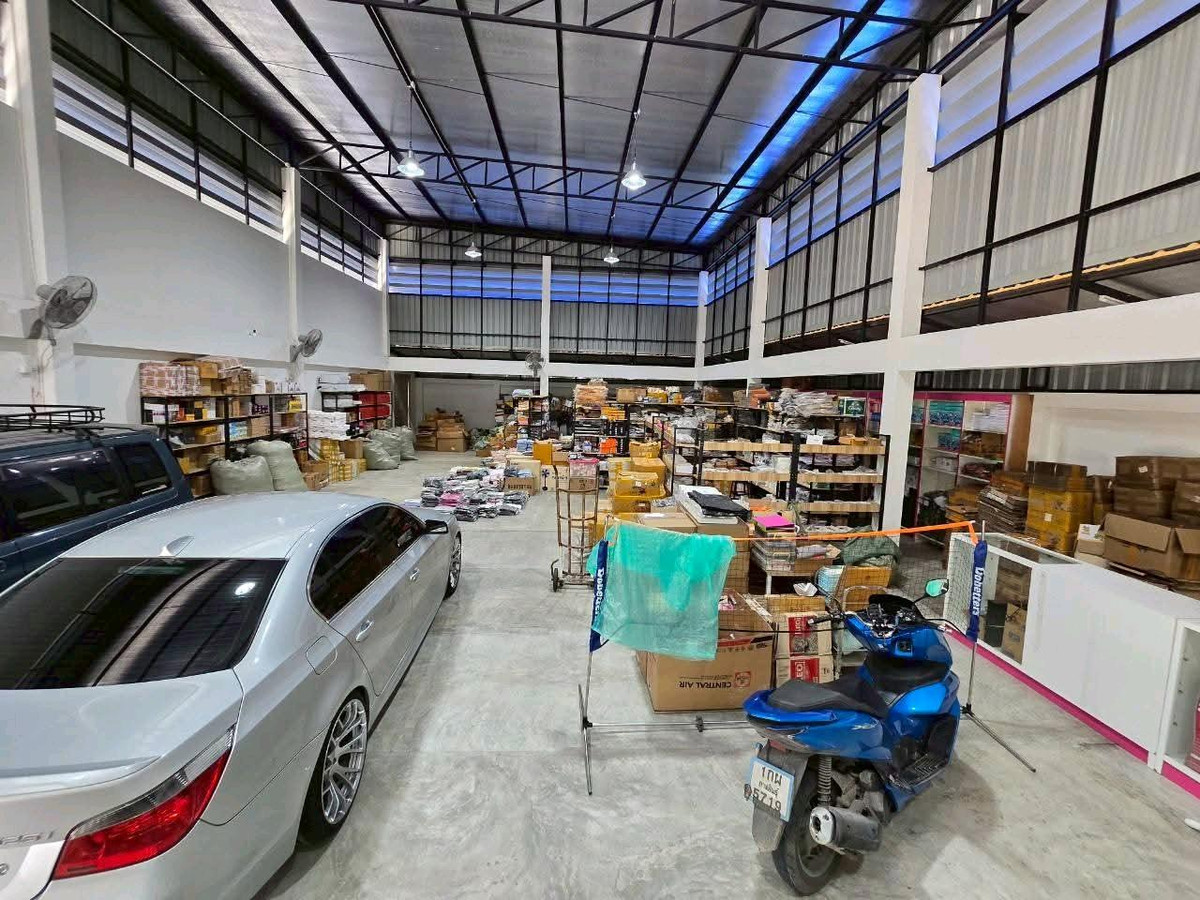 For RentWarehousePhutthamonthon, Salaya : 🏭Warehouse for rent with 2-story office + residence | Line 2 Bangkok | 405 sq m | 3-phase power | Electric door