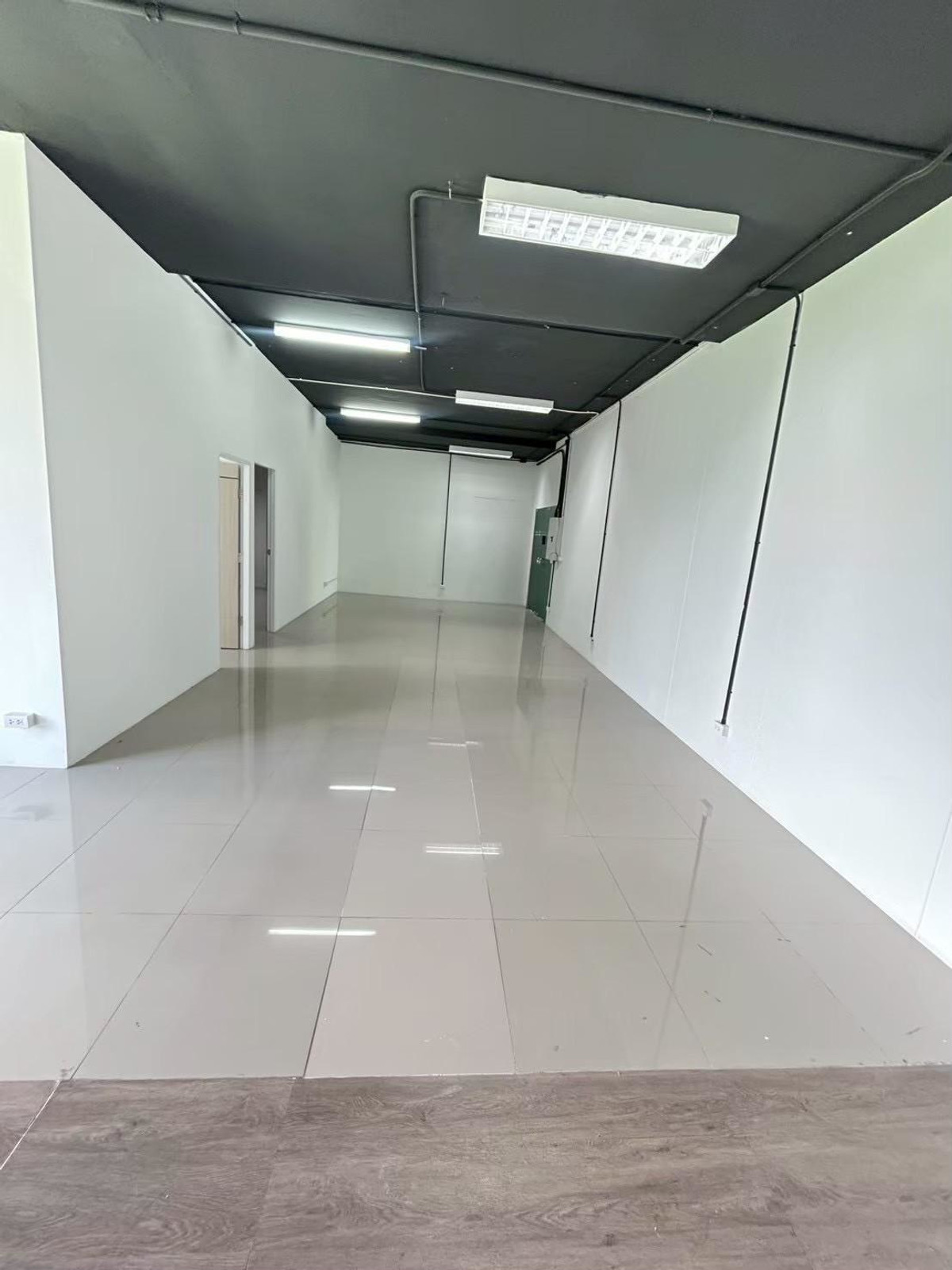 For RentHome OfficeSathorn, Narathiwat : Office for Rent comes in many styles and sizes, starting at 250 baht/sq m. in Rama 3 area.