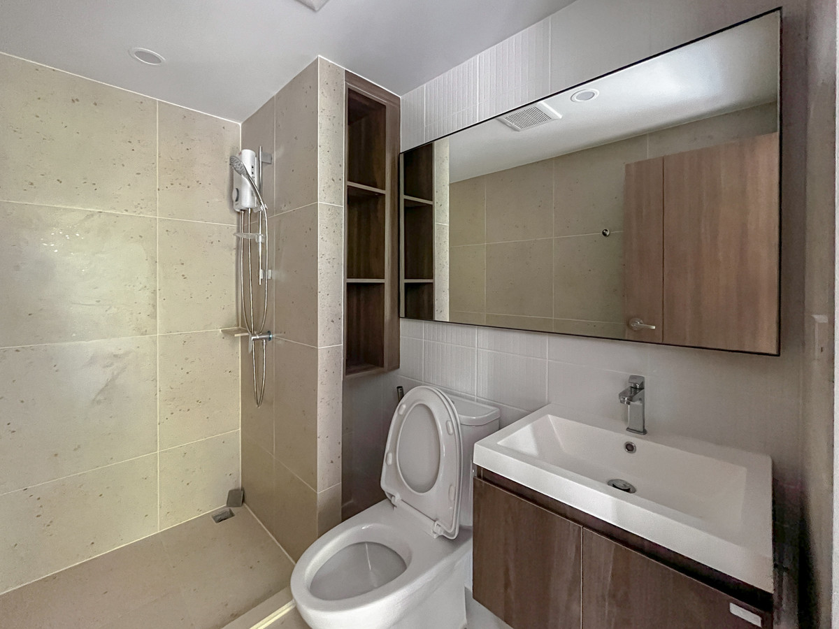 For SaleCondoPathum Thani,Rangsit, Thammasat : FQ Condo for sale Nue Core Khu Khot Station price 1,370,000 baht [RSs260201]