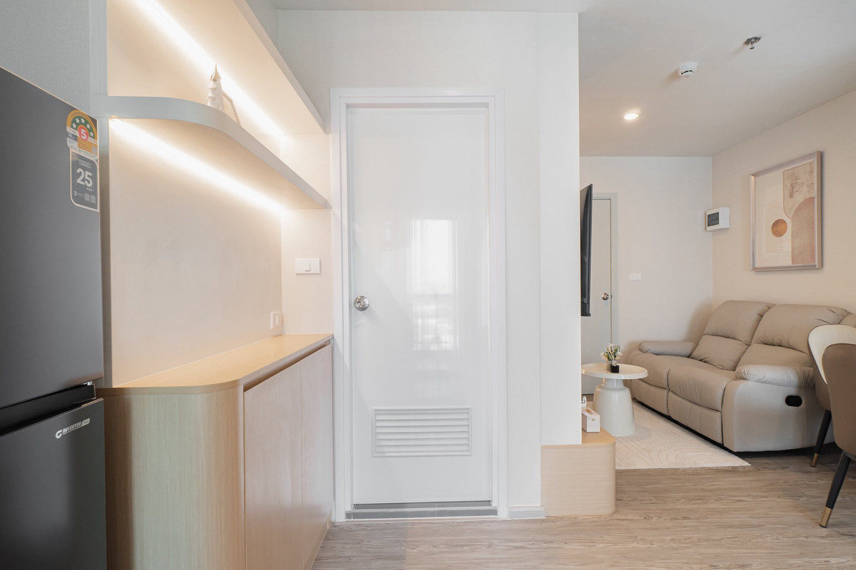 For RentCondoBangna, Bearing, Lasalle : For rent: Regent Home Bangna, corner room.