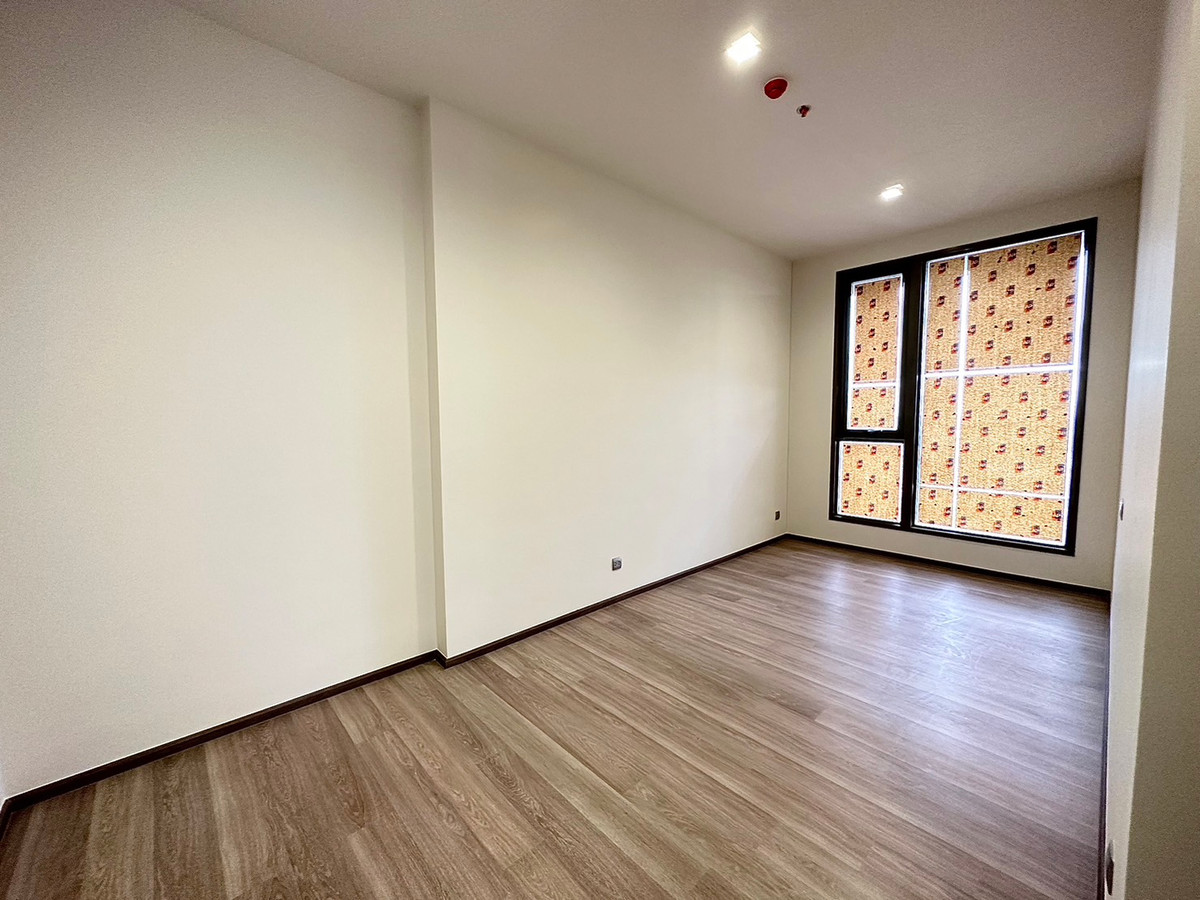 ขายคอนโดสาทร นราธิวาส :  High floor!!!!  Fully furnished 2 Bed 3 Baht  Tell 0962299444