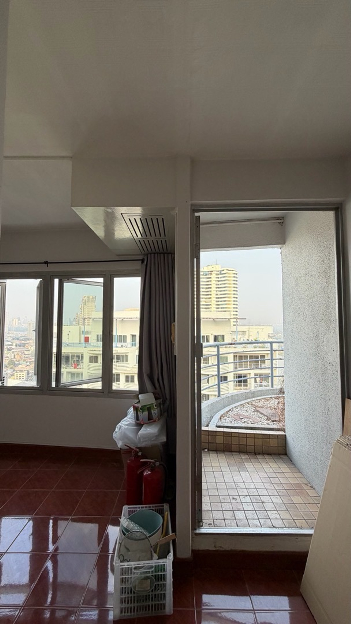 ขายคอนโดพระราม 3 สาธุประดิษฐ์ : SV City พระราม 3 อาคาร 7 ชั้น 26–27 ห้องสูง โปร่ง โล่ง ลมดี หันทิศตะวันออก รับแดดเช้าอ่อน ๆ ไม่ร้อนบ่าย พื้นที่ใช้สอย 179.64 ตร.ม.