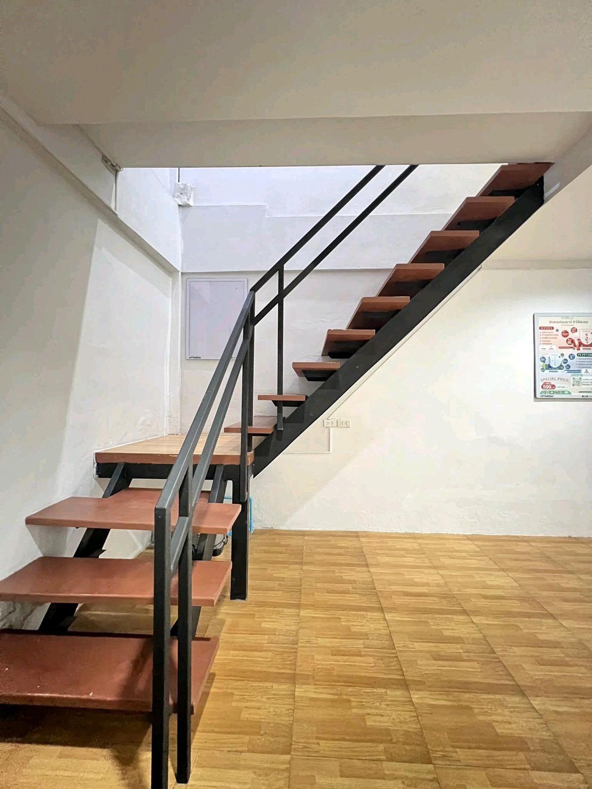 ให้เช่าทาวน์โฮมพระราม 9 เพชรบุรีตัดใหม่ RCA : ให้เช่าโฮมออฟฟิศทำเลทอง อโศก–ดินแดงโลเคชั่น : หลังห้าง Fortune Town จดทะเบียนบริษัทได้