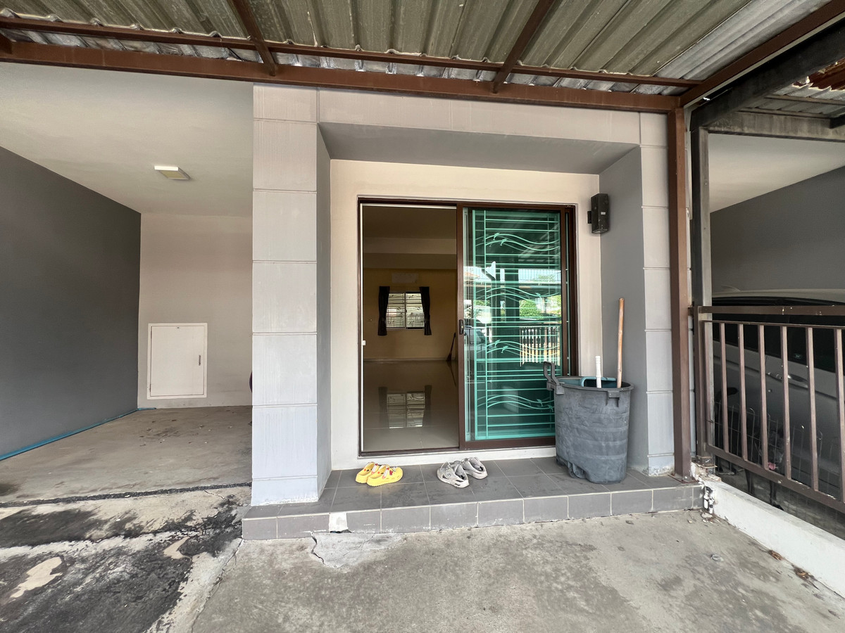 For SaleTownhomePattanakan, Srinakarin : For Sale: 2-Storey Townhome at Pruksa Ville 73 Pattanakarn 38 | Balinese-Modern Design | Near Airport Rail Link Huamak & BTS On Nut