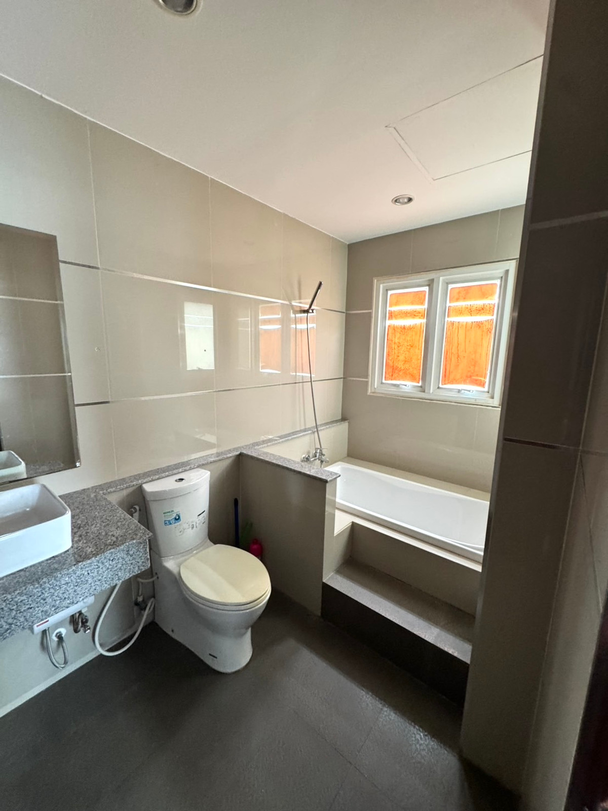 ให้เช่าทาวน์โฮมสุขุมวิท อโศก ทองหล่อ : Townhome Pridi 31 near Ekkamai: 27sqwah 178sqm. 75,000/mth. Am: 0656199198