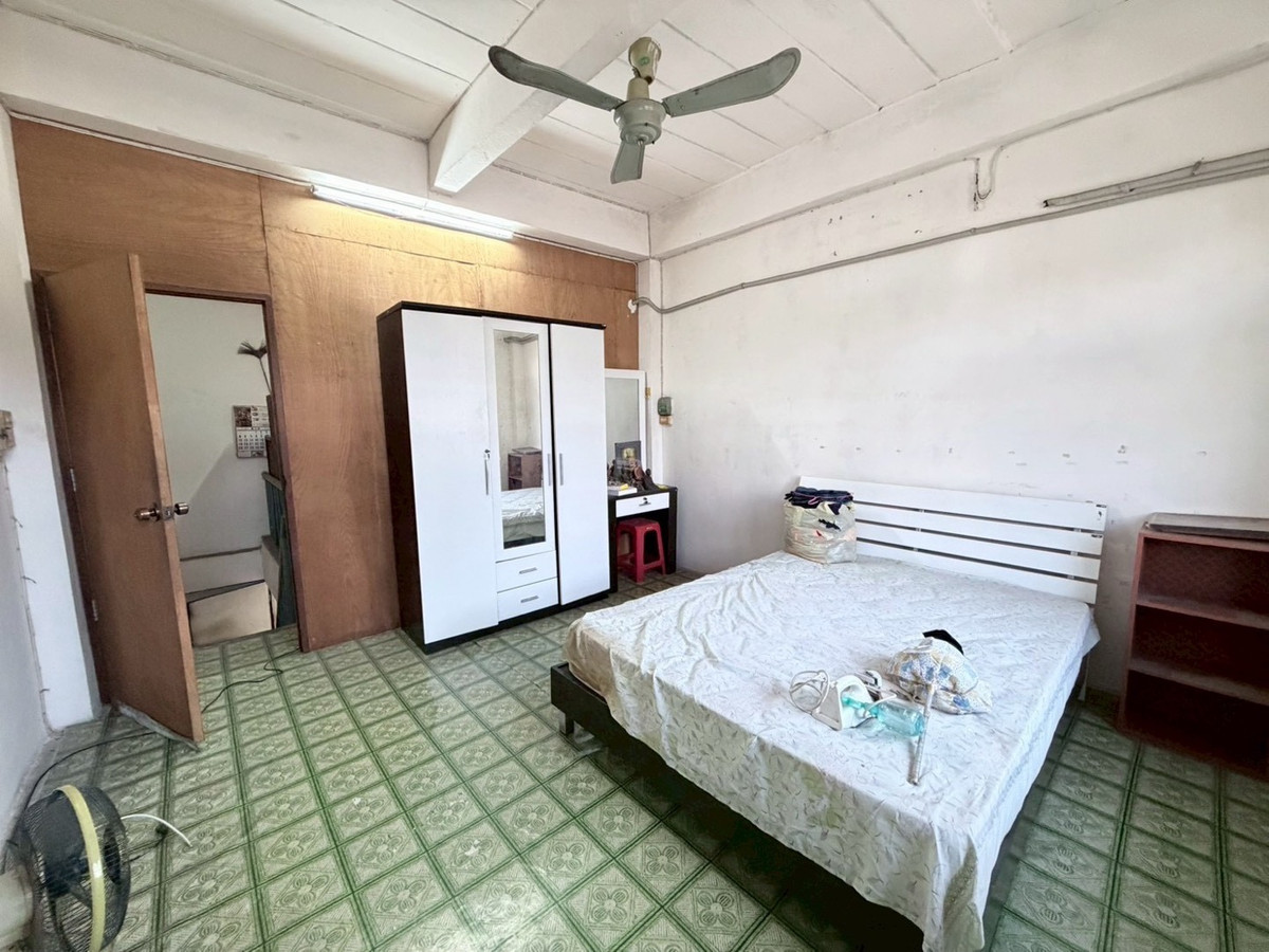 For SaleShop HouseRathburana, Suksawat : 🏢 2-Storey Commercial Building for Sale – Opposite Pracha Uthit 90 Market (Soi NP)