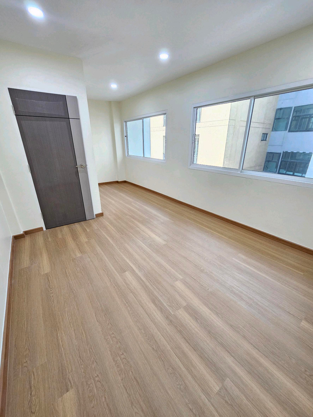 For SaleHome OfficeChokchai 4, Ladprao 71, Ladprao 48, : For sale cheap 🎉 4-story home office, Nakniwat 22, newly decorated, beautiful, ready to move in, 4 bedrooms, 3 bathrooms, 28 sq m, near 7-11 market, very good location ☎️ 094-429-7915 (Ple)