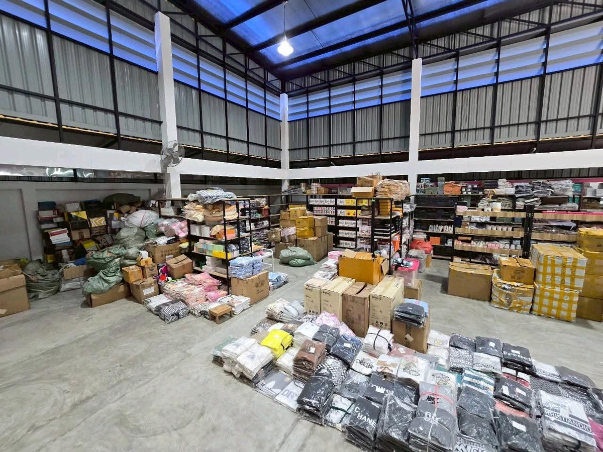 For RentWarehousePhutthamonthon, Salaya : 🏭Warehouse for rent with 2-story office + residence | Line 2 Bangkok | 405 sq m | 3-phase power | Electric door