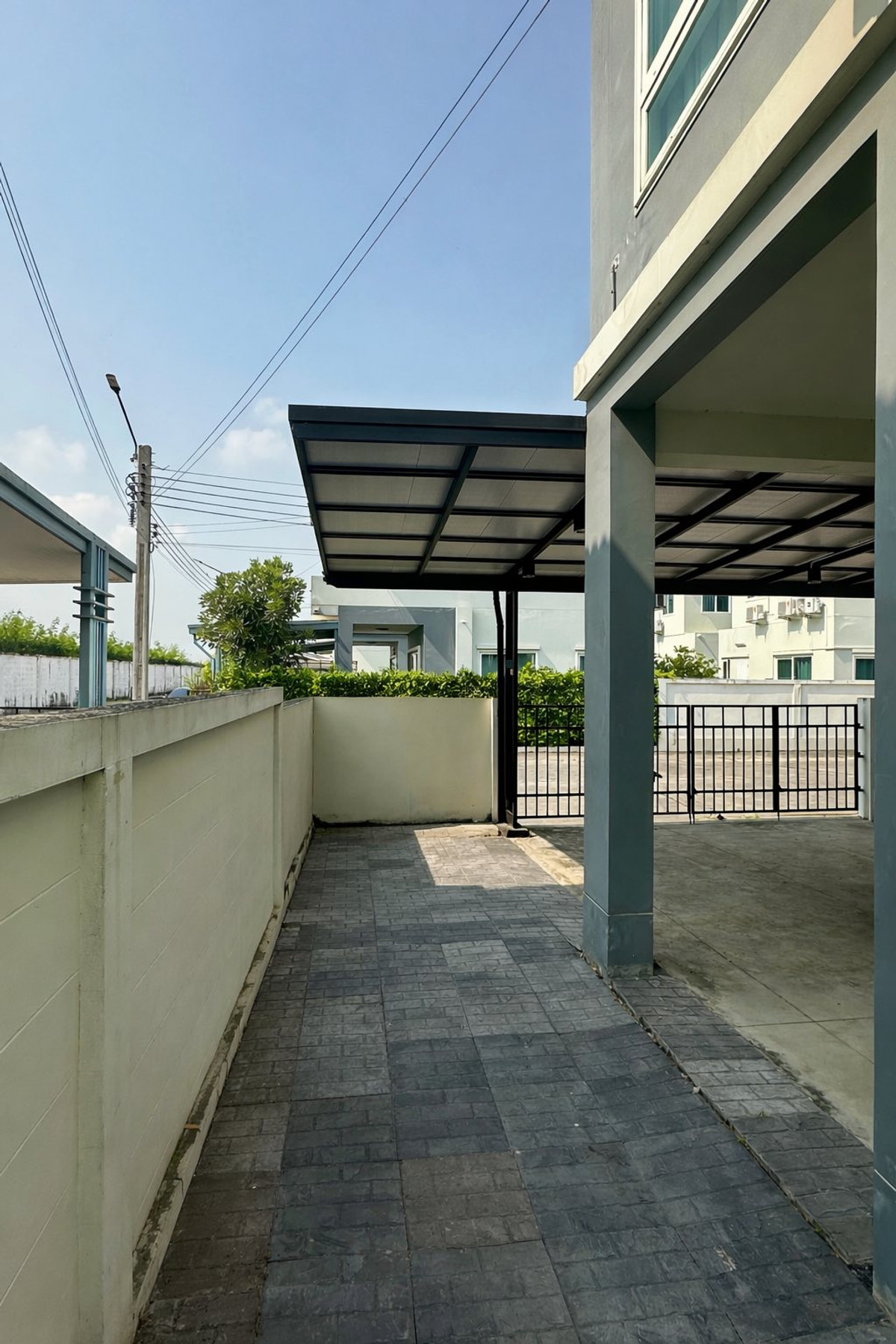 For SaleHouseLadkrabang, Suwannaphum Airport : 38.8 sq m, 3 bedrooms, 2 bathrooms, 2-story semi-detached house, Supalai Pride Bangna, Lat Krabang.