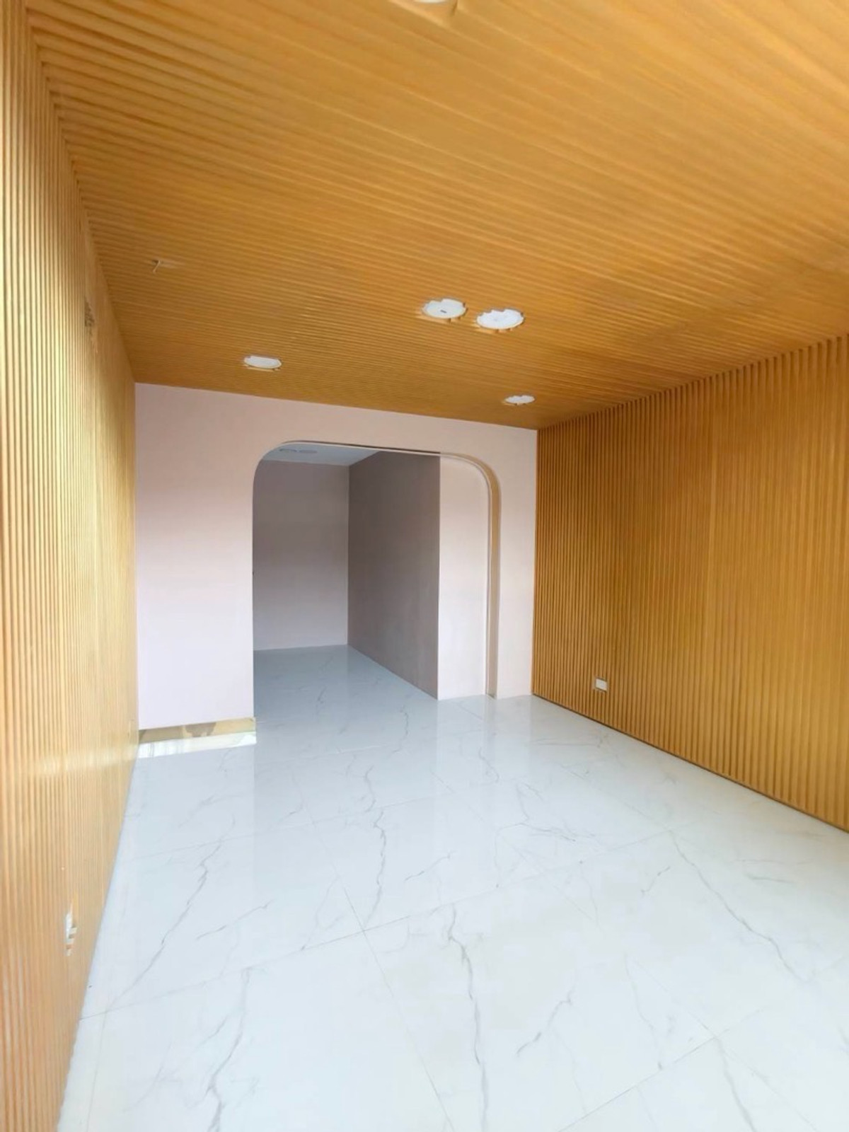 ให้เช่าสำนักงานสุขุมวิท อโศก ทองหล่อ : ให้เช่าอาคารพาณิชย์ ทองหล่อ พื้นที่ใช้สอย 250 ตร.ม ทำเลศักยภาพ ใกล้ BTS ทองหล่อ เหมาะทำธุรกิจหรือสำนักงาน
